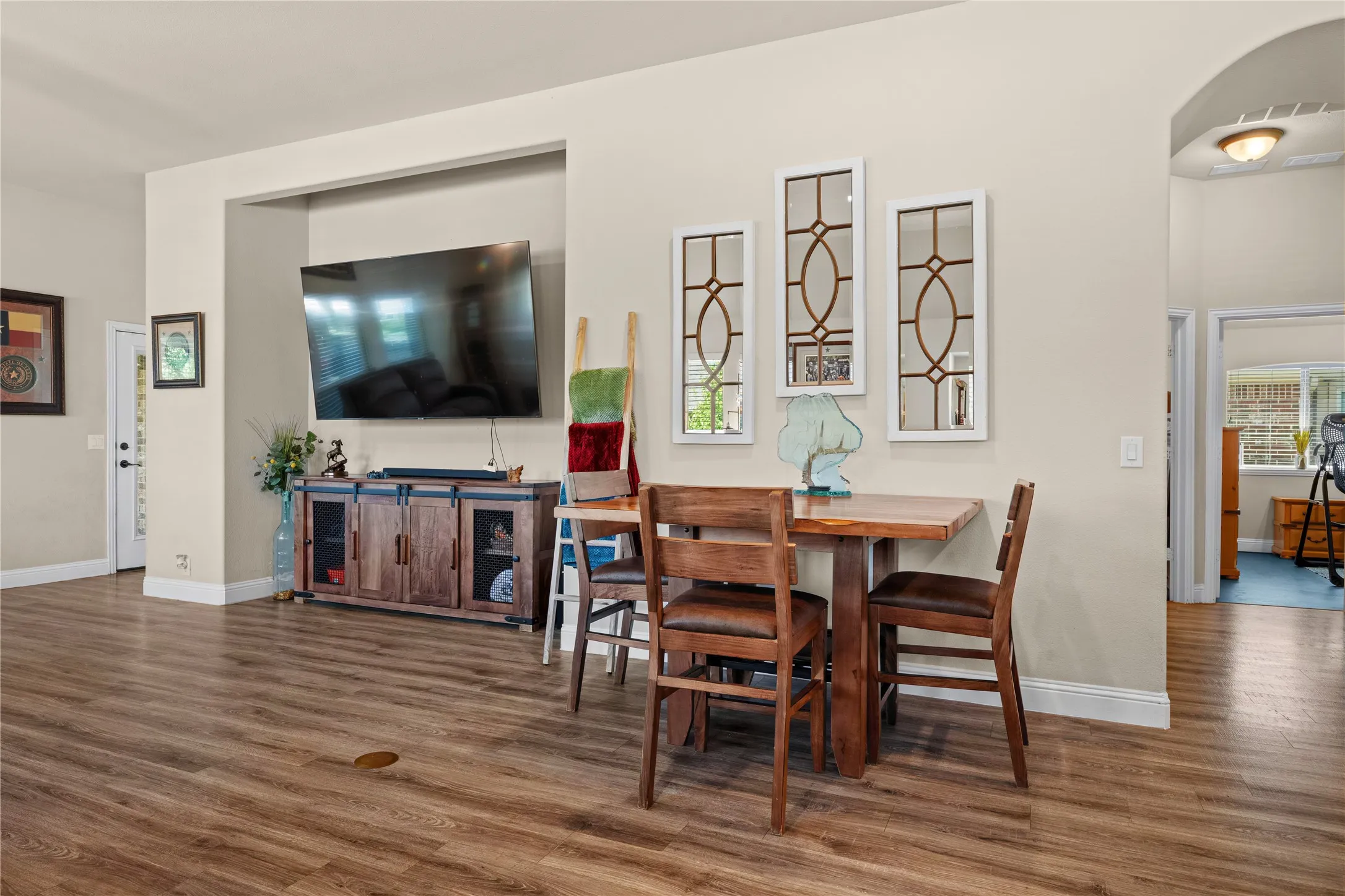 Single Family Residence For Sale in Johnson County , 116 Cimmaron Court, Alvarado, Texas 76009, 3 Bedroom, 2 Bathroom, 2 Garage spaces, 1,840 Sqft, built in 2017, mls#21361916, Real Estate Agent in Alvarado, Homes For Sale in Johnson county, Homes For Sale in Alvarado, Realtor in Alvarado Texas, Real Estate Brokerage Independent Realty Texas, Luminita Cordes Realtor