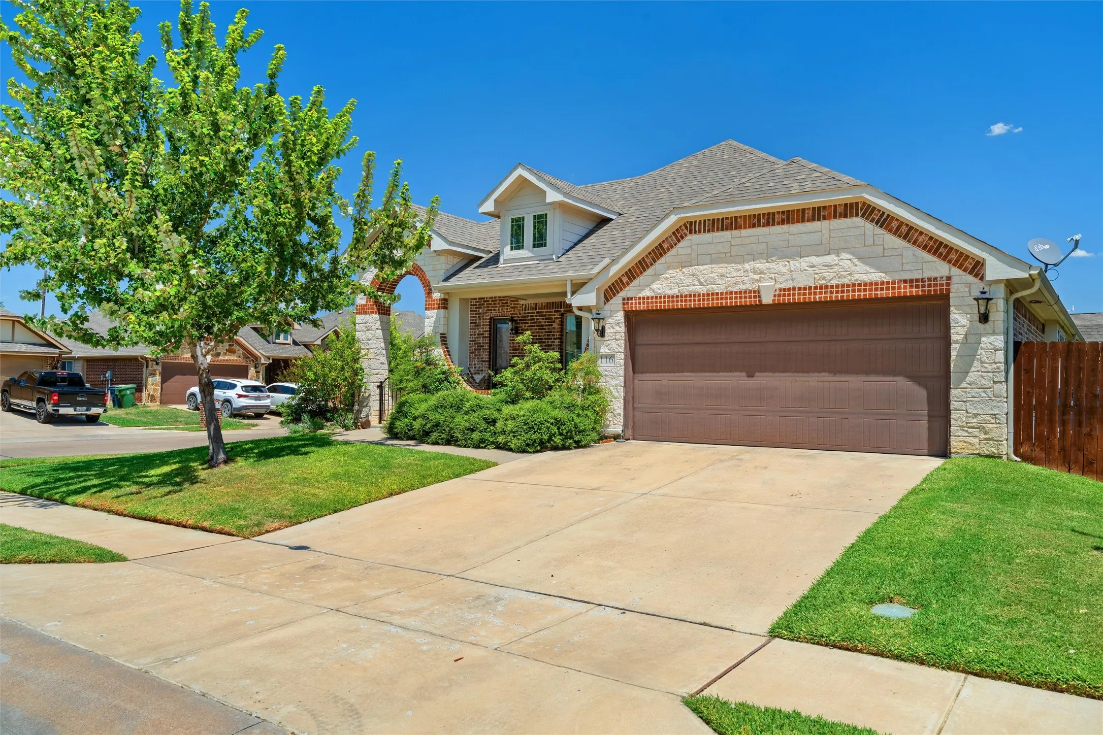Single Family Residence For Sale in Johnson County , 116 Cimmaron Court, Alvarado, Texas 76009, 3 Bedroom, 2 Bathroom, 2 Garage spaces, 1,840 Sqft, built in 2017, mls#21361916, Real Estate Agent in Alvarado, Homes For Sale in Johnson county, Homes For Sale in Alvarado, Realtor in Alvarado Texas, Real Estate Brokerage Independent Realty Texas, Luminita Cordes Realtor