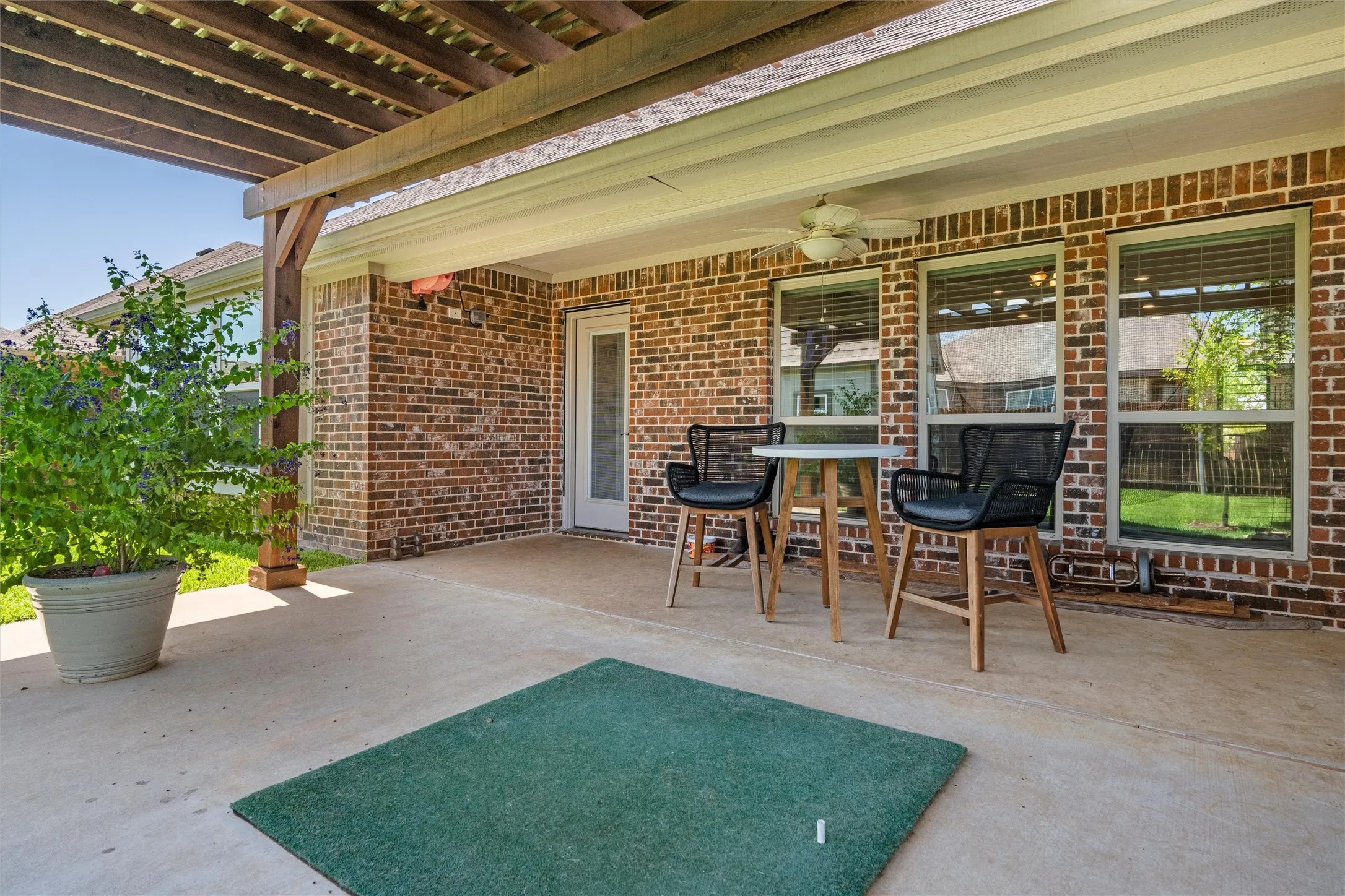 Single Family Residence For Sale in Johnson County , 116 Cimmaron Court, Alvarado, Texas 76009, 3 Bedroom, 2 Bathroom, 2 Garage spaces, 1,840 Sqft, built in 2017, mls#21361916, Real Estate Agent in Alvarado, Homes For Sale in Johnson county, Homes For Sale in Alvarado, Realtor in Alvarado Texas, Real Estate Brokerage Independent Realty Texas, Luminita Cordes Realtor