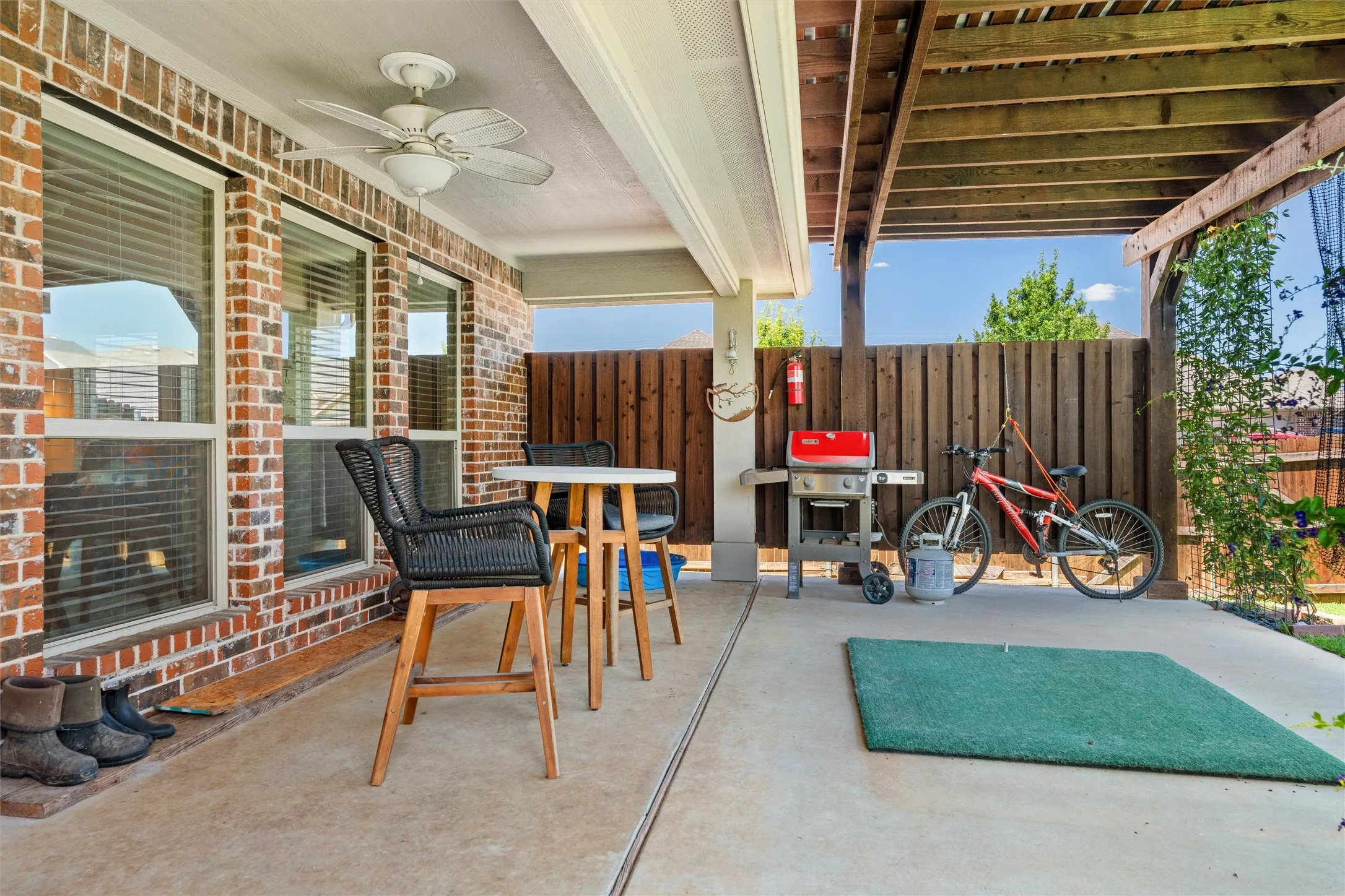 Single Family Residence For Sale in Johnson County , 116 Cimmaron Court, Alvarado, Texas 76009, 3 Bedroom, 2 Bathroom, 2 Garage spaces, 1,840 Sqft, built in 2017, mls#21361916, Real Estate Agent in Alvarado, Homes For Sale in Johnson county, Homes For Sale in Alvarado, Realtor in Alvarado Texas, Real Estate Brokerage Independent Realty Texas, Luminita Cordes Realtor