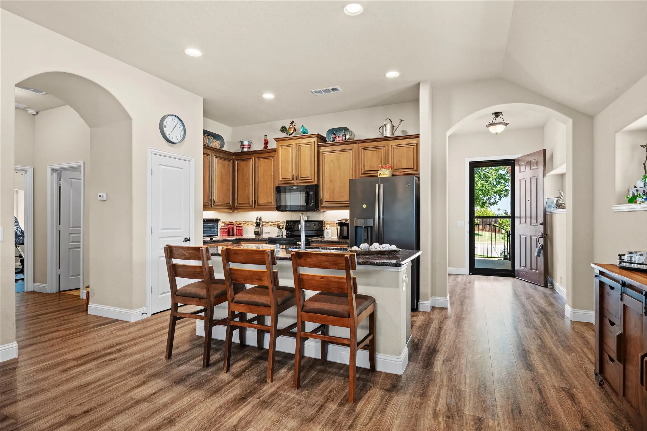 Single Family Residence For Sale in Johnson County , 116 Cimmaron Court, Alvarado, Texas 76009, 3 Bedroom, 2 Bathroom, 2 Garage spaces, 1,840 Sqft, built in 2017, mls#21361916, Real Estate Agent in Alvarado, Homes For Sale in Johnson county, Homes For Sale in Alvarado, Realtor in Alvarado Texas, Real Estate Brokerage Independent Realty Texas, Luminita Cordes Realtor