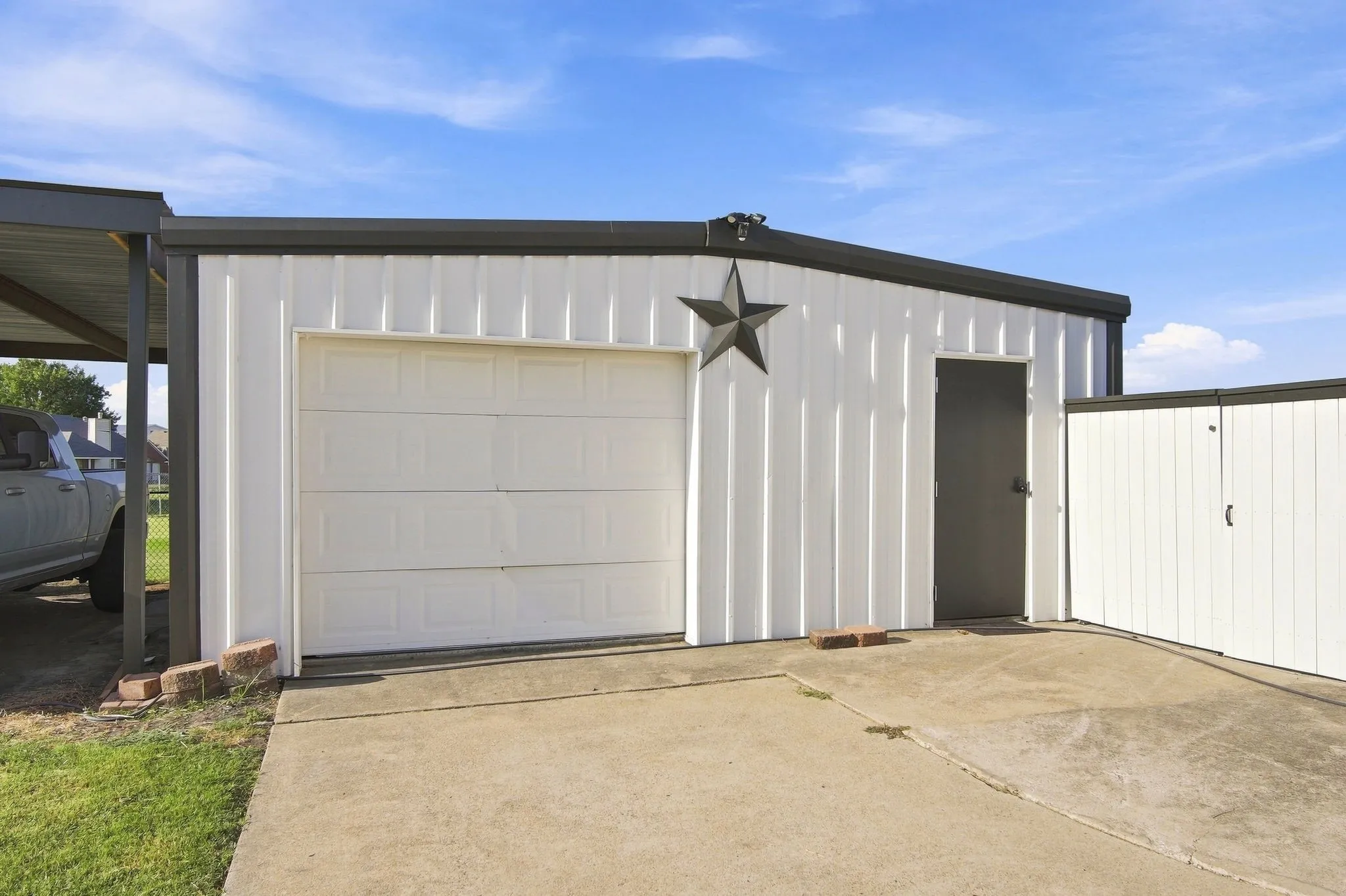 Single Family Residence For Sale in Kaufman County , 10625 Richard Circle, Forney, Texas 75126, 4 Bedroom, 3 Bathroom, 2 Garage spaces, 2,329 Sqft, built in 1997, mls#21362013, Real Estate Agent in Forney, Homes For Sale in Kaufman county, Homes For Sale in Forney, Realtor in Forney Texas, Real Estate Brokerage Independent Realty Texas, Luminita Cordes Realtor
