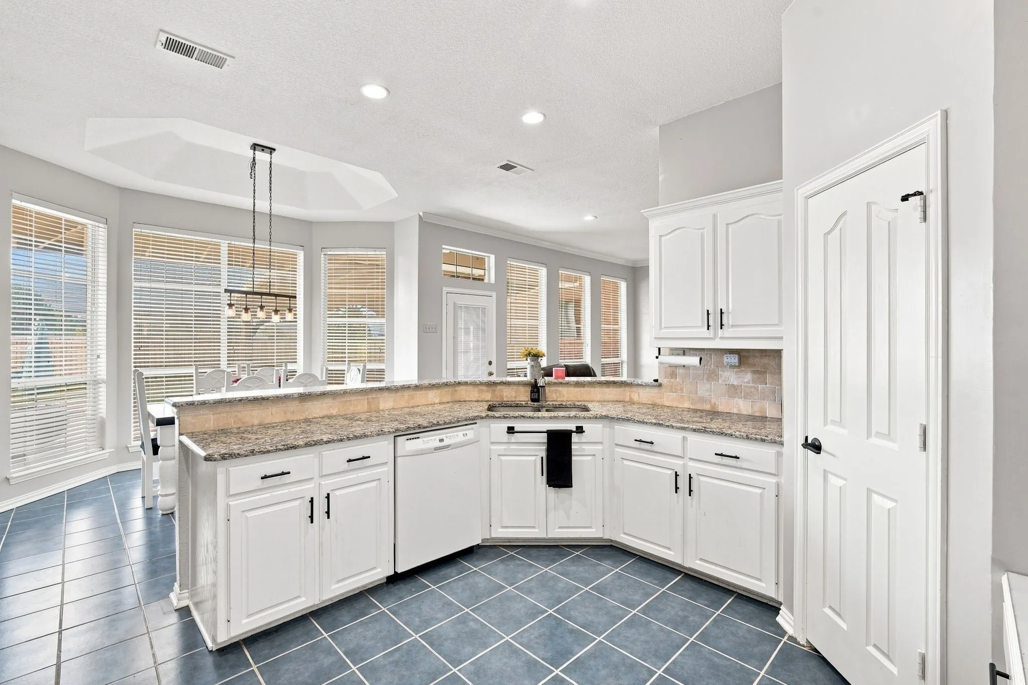 Single Family Residence For Sale in Kaufman County , 10625 Richard Circle, Forney, Texas 75126, 4 Bedroom, 3 Bathroom, 2 Garage spaces, 2,329 Sqft, built in 1997, mls#21362013, Real Estate Agent in Forney, Homes For Sale in Kaufman county, Homes For Sale in Forney, Realtor in Forney Texas, Real Estate Brokerage Independent Realty Texas, Luminita Cordes Realtor