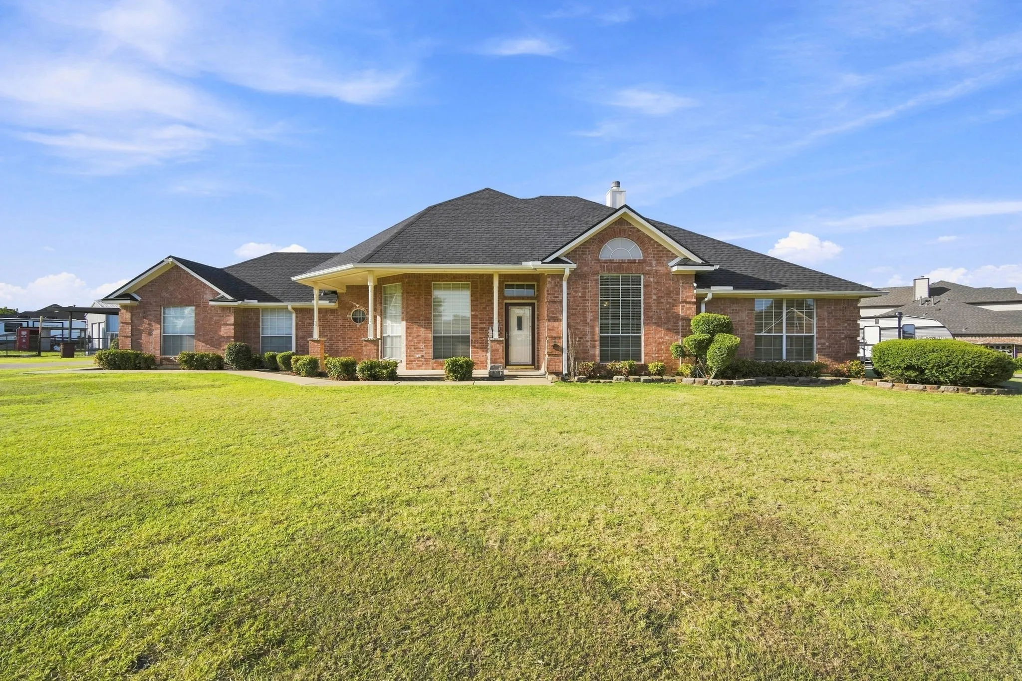 Single Family Residence For Sale in Kaufman County , 10625 Richard Circle, Forney, Texas 75126, 4 Bedroom, 3 Bathroom, 2 Garage spaces, 2,329 Sqft, built in 1997, mls#21362013, Real Estate Agent in Forney, Homes For Sale in Kaufman county, Homes For Sale in Forney, Realtor in Forney Texas, Real Estate Brokerage Independent Realty Texas, Luminita Cordes Realtor