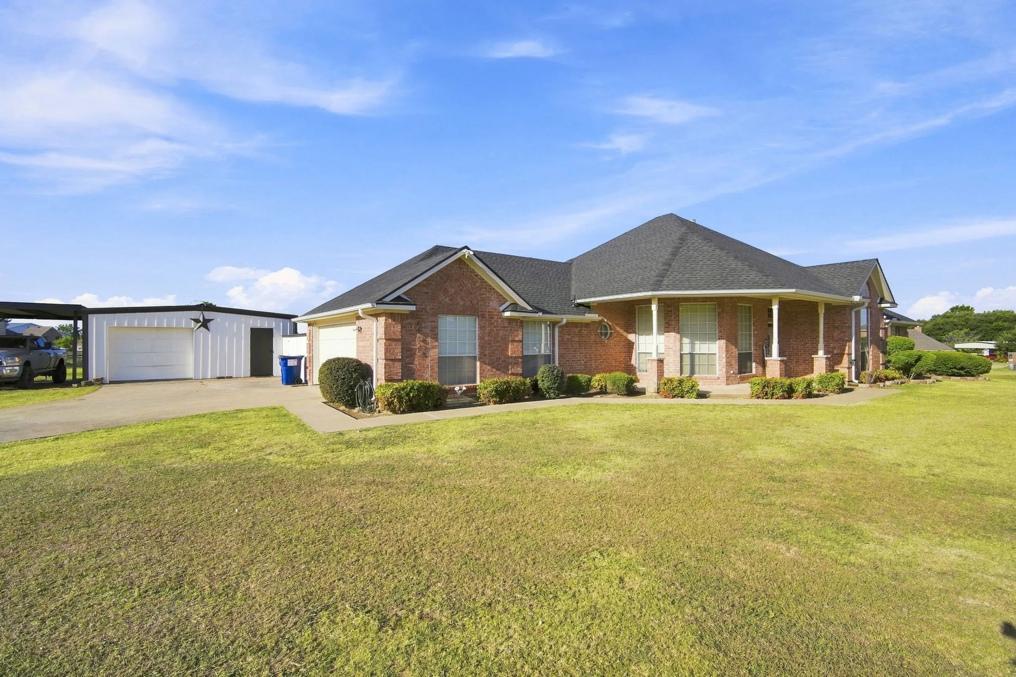 Single Family Residence For Sale in Kaufman County , 10625 Richard Circle, Forney, Texas 75126, 4 Bedroom, 3 Bathroom, 2 Garage spaces, 2,329 Sqft, built in 1997, mls#21362013, Real Estate Agent in Forney, Homes For Sale in Kaufman county, Homes For Sale in Forney, Realtor in Forney Texas, Real Estate Brokerage Independent Realty Texas, Luminita Cordes Realtor
