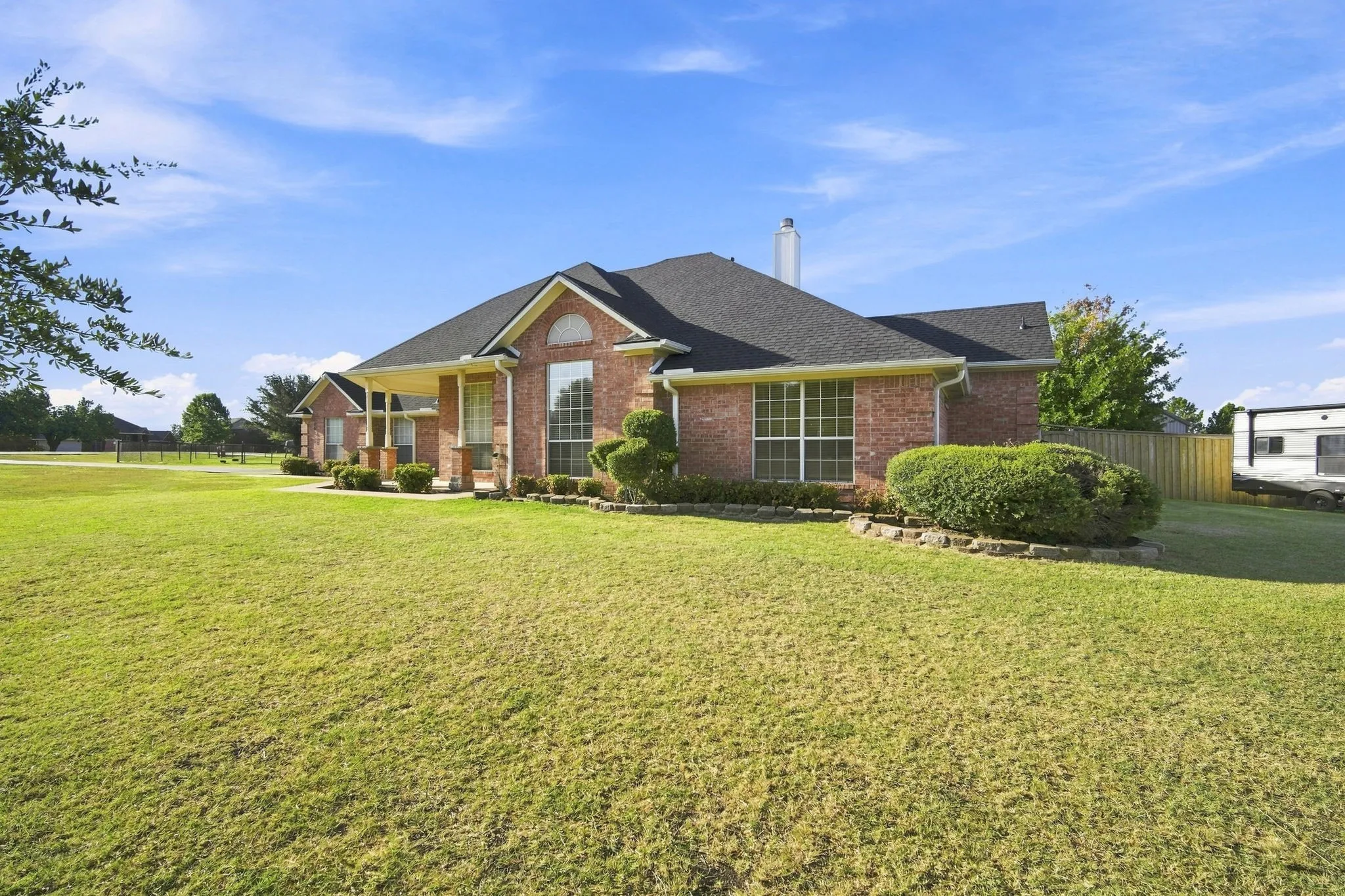 Single Family Residence For Sale in Kaufman County , 10625 Richard Circle, Forney, Texas 75126, 4 Bedroom, 3 Bathroom, 2 Garage spaces, 2,329 Sqft, built in 1997, mls#21362013, Real Estate Agent in Forney, Homes For Sale in Kaufman county, Homes For Sale in Forney, Realtor in Forney Texas, Real Estate Brokerage Independent Realty Texas, Luminita Cordes Realtor