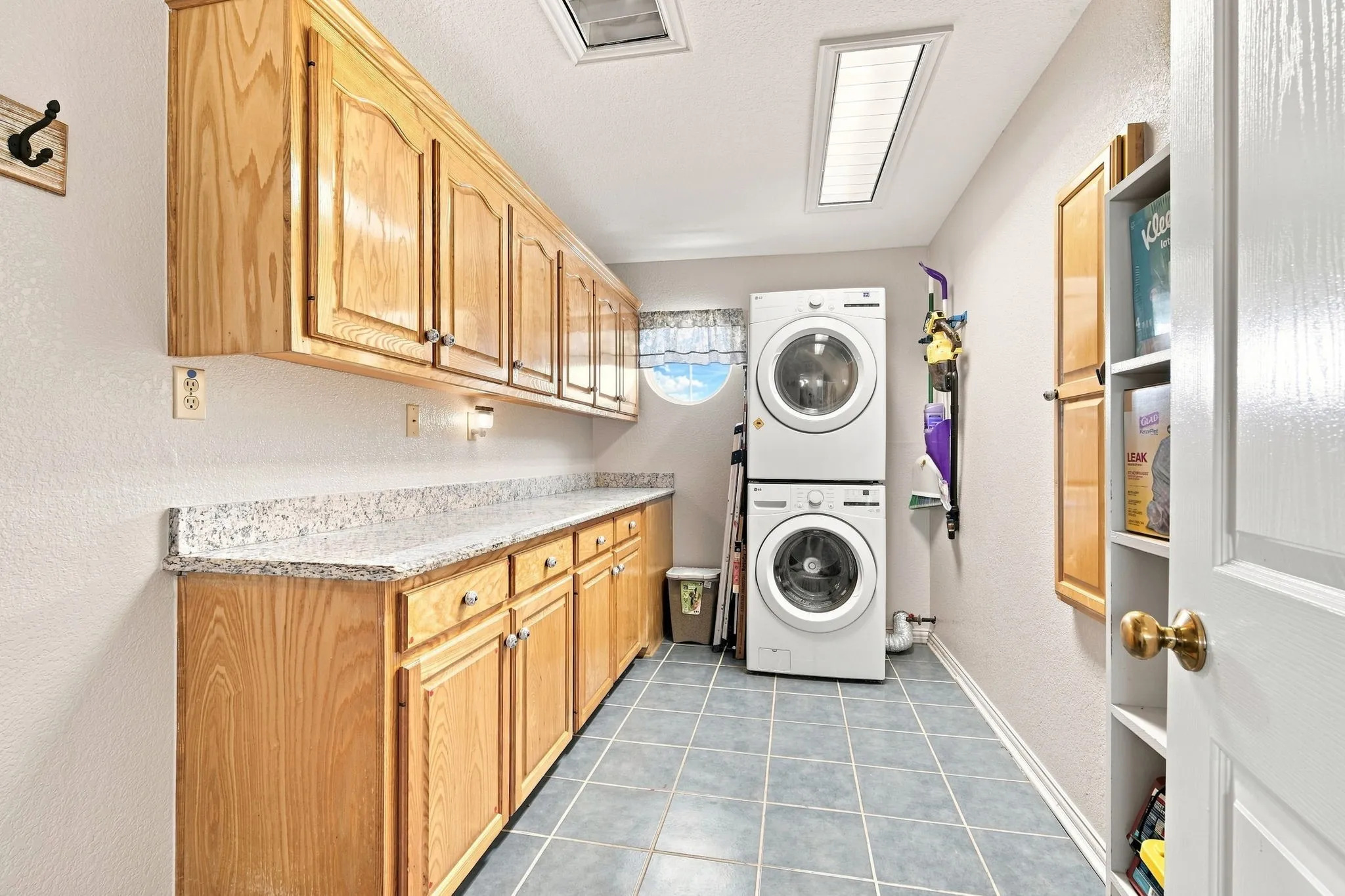 Single Family Residence For Sale in Kaufman County , 10625 Richard Circle, Forney, Texas 75126, 4 Bedroom, 3 Bathroom, 2 Garage spaces, 2,329 Sqft, built in 1997, mls#21362013, Real Estate Agent in Forney, Homes For Sale in Kaufman county, Homes For Sale in Forney, Realtor in Forney Texas, Real Estate Brokerage Independent Realty Texas, Luminita Cordes Realtor