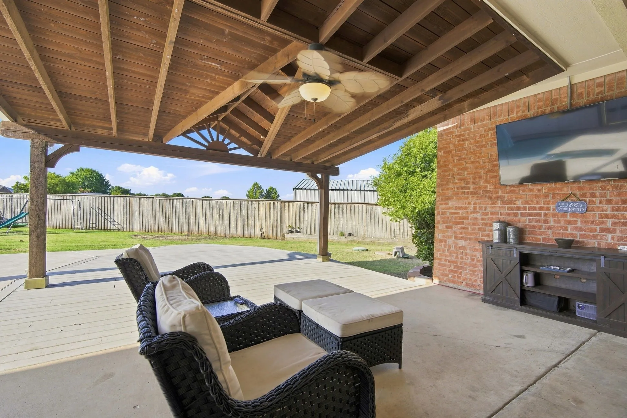 Single Family Residence For Sale in Kaufman County , 10625 Richard Circle, Forney, Texas 75126, 4 Bedroom, 3 Bathroom, 2 Garage spaces, 2,329 Sqft, built in 1997, mls#21362013, Real Estate Agent in Forney, Homes For Sale in Kaufman county, Homes For Sale in Forney, Realtor in Forney Texas, Real Estate Brokerage Independent Realty Texas, Luminita Cordes Realtor