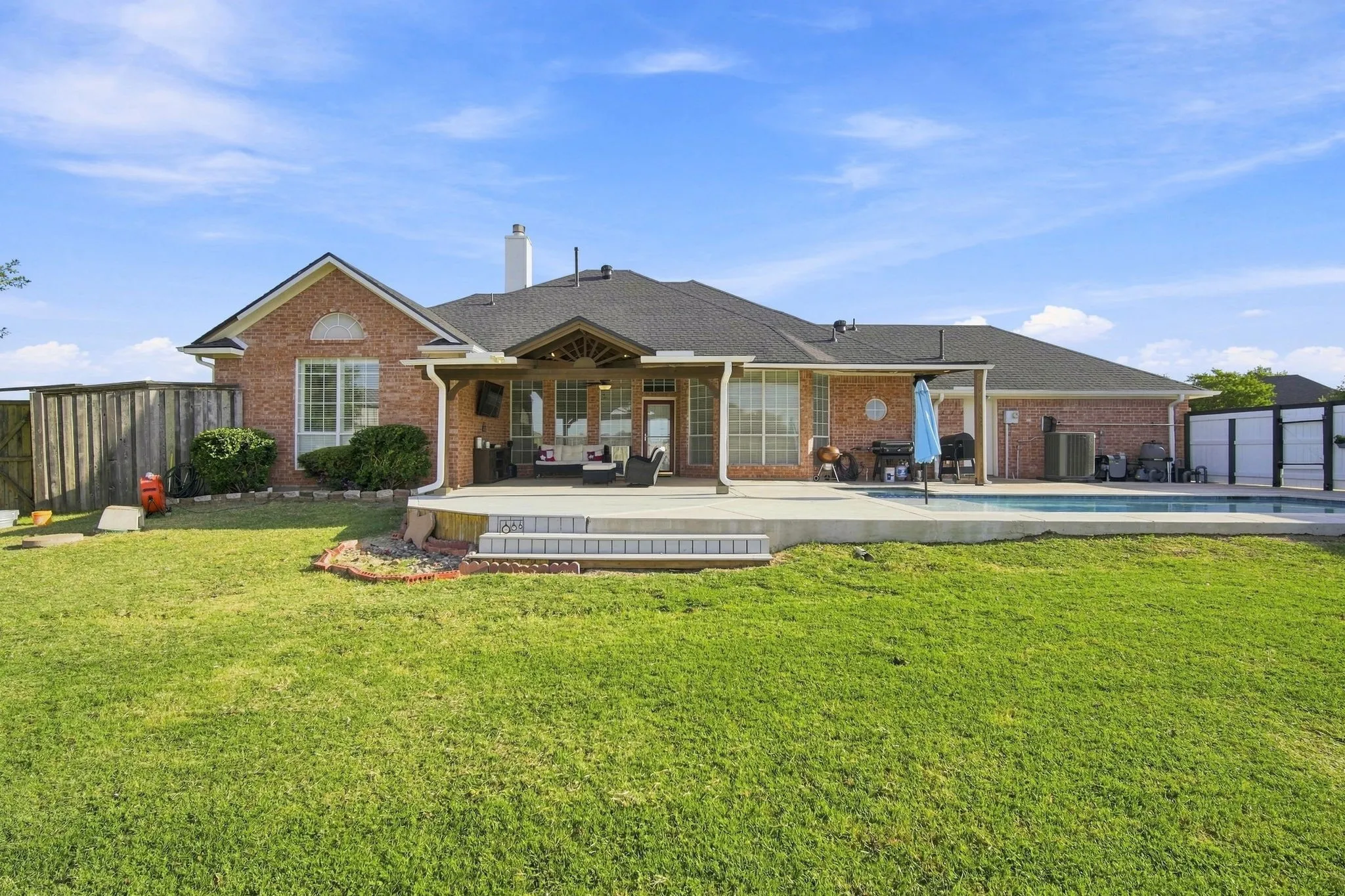 Single Family Residence For Sale in Kaufman County , 10625 Richard Circle, Forney, Texas 75126, 4 Bedroom, 3 Bathroom, 2 Garage spaces, 2,329 Sqft, built in 1997, mls#21362013, Real Estate Agent in Forney, Homes For Sale in Kaufman county, Homes For Sale in Forney, Realtor in Forney Texas, Real Estate Brokerage Independent Realty Texas, Luminita Cordes Realtor