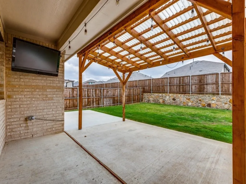 Single Family Residence For Rent in Denton County , 1236 Rosebush Road, Aubrey, Texas 76227, 3 Bedroom, 2 Bathroom, 2 Garage spaces, 1,674 Sqft, built in 2020, mls#21362676, Real Estate Agent in Aubrey, Homes For Rent in Denton county, Homes For Rent in Aubrey, Realtor in Aubrey Texas, Real Estate Brokerage Independent Realty Texas, Luminita Cordes Realtor
