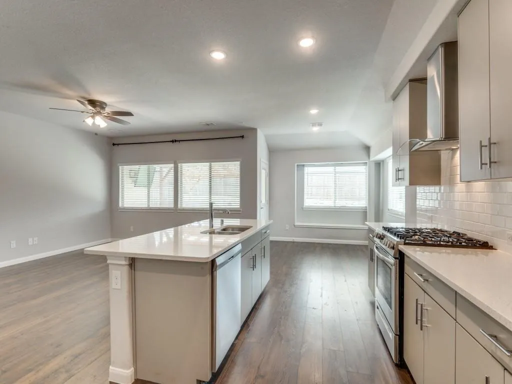 Single Family Residence For Rent in Denton County , 1236 Rosebush Road, Aubrey, Texas 76227, 3 Bedroom, 2 Bathroom, 2 Garage spaces, 1,674 Sqft, built in 2020, mls#21362676, Real Estate Agent in Aubrey, Homes For Rent in Denton county, Homes For Rent in Aubrey, Realtor in Aubrey Texas, Real Estate Brokerage Independent Realty Texas, Luminita Cordes Realtor
