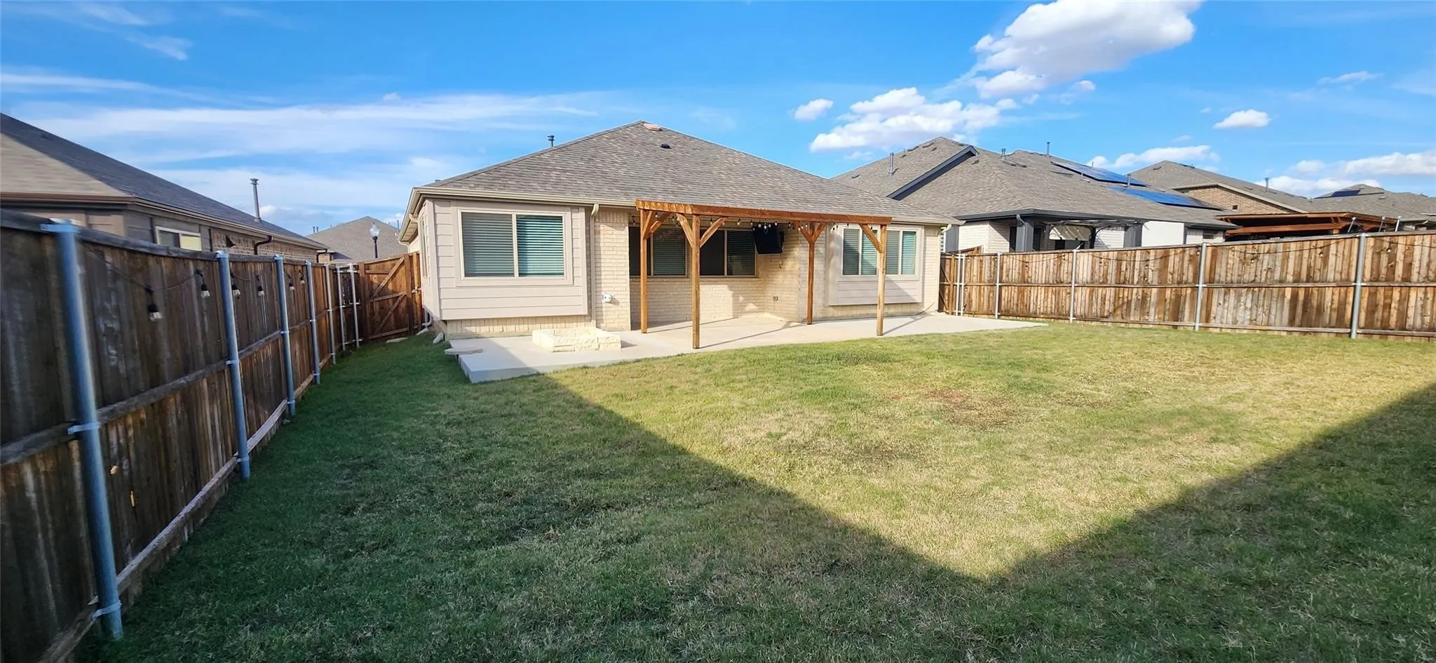 Single Family Residence For Rent in Denton County , 1236 Rosebush Road, Aubrey, Texas 76227, 3 Bedroom, 2 Bathroom, 2 Garage spaces, 1,674 Sqft, built in 2020, mls#21362676, Real Estate Agent in Aubrey, Homes For Rent in Denton county, Homes For Rent in Aubrey, Realtor in Aubrey Texas, Real Estate Brokerage Independent Realty Texas, Luminita Cordes Realtor