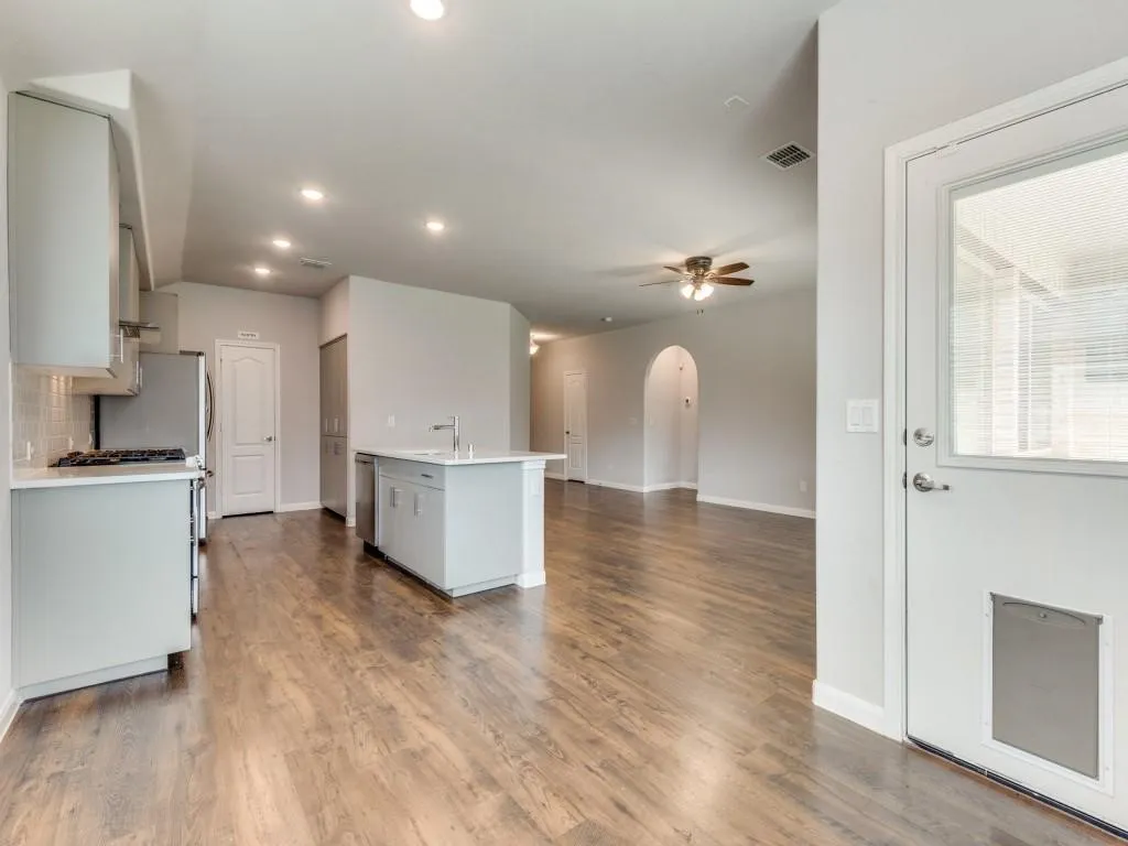 Single Family Residence For Rent in Denton County , 1236 Rosebush Road, Aubrey, Texas 76227, 3 Bedroom, 2 Bathroom, 2 Garage spaces, 1,674 Sqft, built in 2020, mls#21362676, Real Estate Agent in Aubrey, Homes For Rent in Denton county, Homes For Rent in Aubrey, Realtor in Aubrey Texas, Real Estate Brokerage Independent Realty Texas, Luminita Cordes Realtor