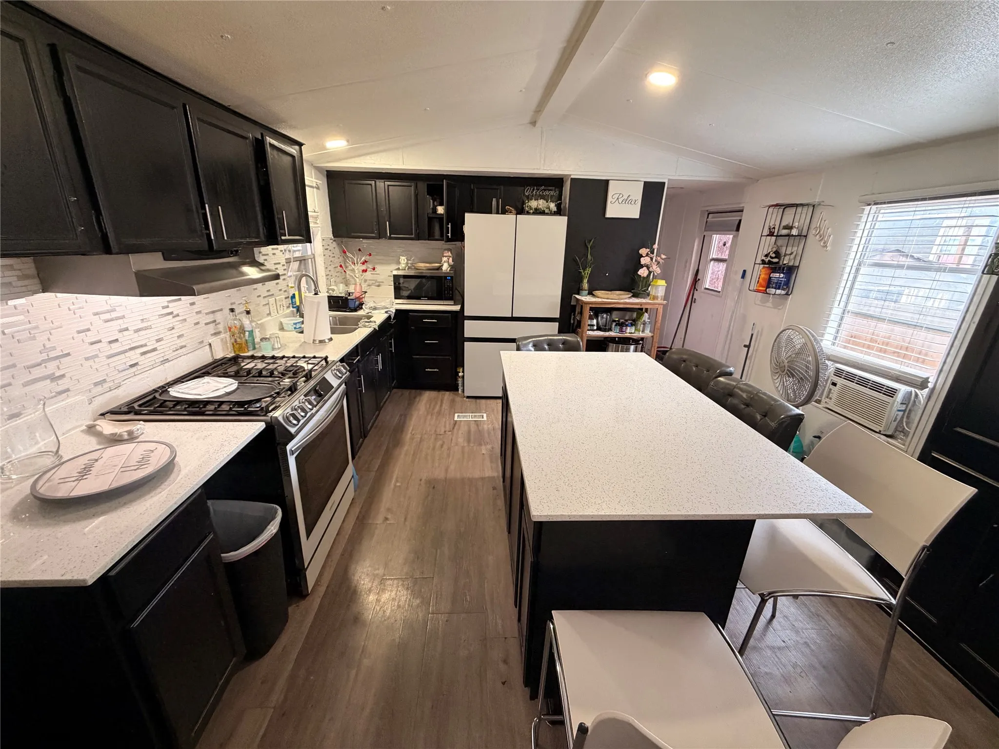 Mobile Home For Sale in Dallas County , 3729 Woodford Cove 295, Grand Prairie, Texas 75060, 3 Bedroom, 2 Bathroom, Garage spaces, 364 Sqft, built in 1985, Price $190,000, mls#21354509, Real Estate Agent in Grand Prairie, Homes For Sale in Dallas county, Homes For Sale in Grand Prairie, Realtor in Grand Prairie Texas, Real Estate Brokerage Independent Realty Texas, Luminita Cordes Realtor