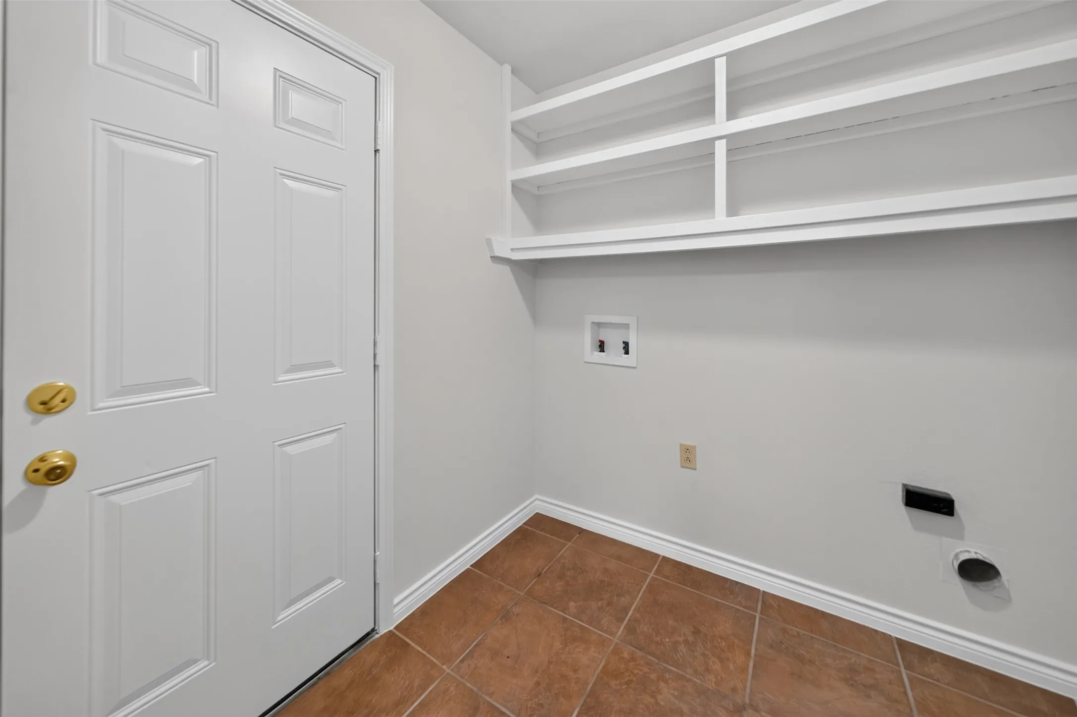 Utility w/ outside access