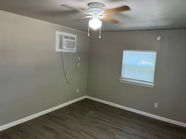 Single Family Residence For Rent in Denton County , 1513 Panhandle Street B, Denton, Texas 76201, 1 Bedroom, 1 Bathroom, Garage spaces, 934 Sqft, built in 1945, mls#21363057, Real Estate Agent in Denton, Homes For Rent in Denton county, Homes For Rent in Denton, Realtor in Denton Texas, Real Estate Brokerage Independent Realty Texas, Luminita Cordes Realtor