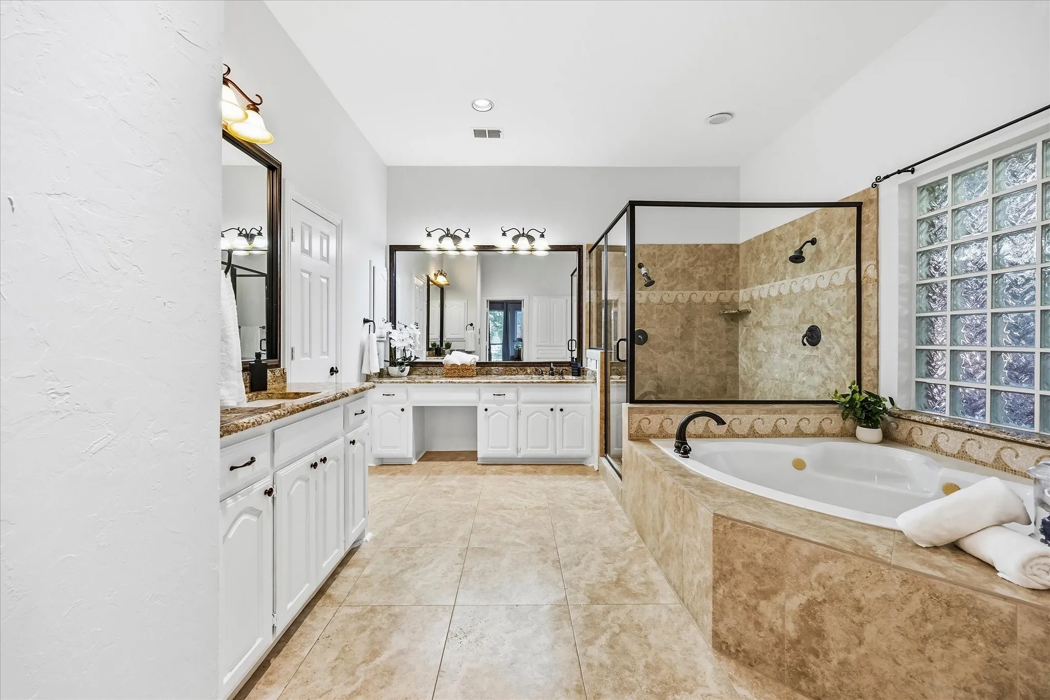 Single Family Residence For Sale in Collin County , 4624 Old Pond Drive, Plano, Texas 75024, 5 Bedroom, 4 Bathroom, 3 Garage spaces, 4,112 Sqft, built in 1992, mls#21358978, Real Estate Agent in Plano, Homes For Sale in Collin county, Homes For Sale in Plano, Realtor in Plano Texas, Real Estate Brokerage Independent Realty Texas, Luminita Cordes Realtor
