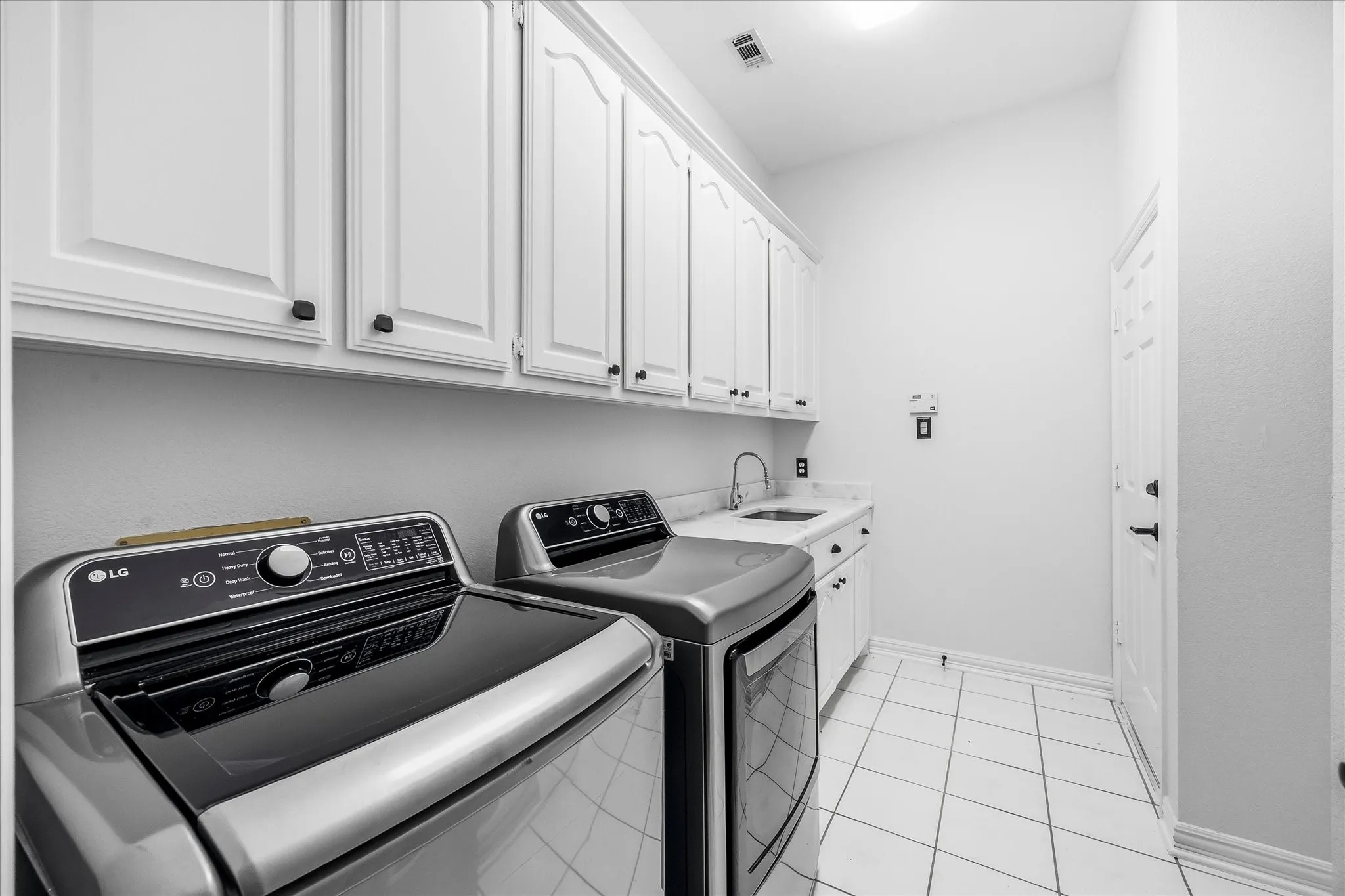 Single Family Residence For Sale in Collin County , 4624 Old Pond Drive, Plano, Texas 75024, 5 Bedroom, 4 Bathroom, 3 Garage spaces, 4,112 Sqft, built in 1992, mls#21358978, Real Estate Agent in Plano, Homes For Sale in Collin county, Homes For Sale in Plano, Realtor in Plano Texas, Real Estate Brokerage Independent Realty Texas, Luminita Cordes Realtor