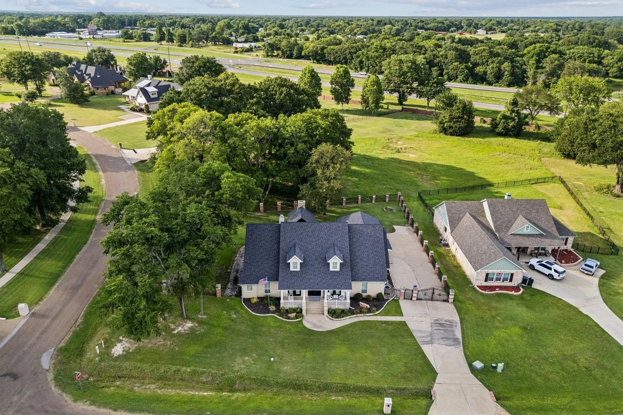 Single Family Residence For Sale in Kaufman County , 101 Beacon Court, Mabank, Texas 75143, 4 Bedroom, 4 Bathroom, 3 Garage spaces, 3,120 Sqft, built in 2014, Price $600,000, mls#21362311, Real Estate Agent in Mabank, Homes For Sale in Kaufman county, Homes For Sale in Mabank, Realtor in Mabank Texas, Real Estate Brokerage Independent Realty Texas, Luminita Cordes Realtor