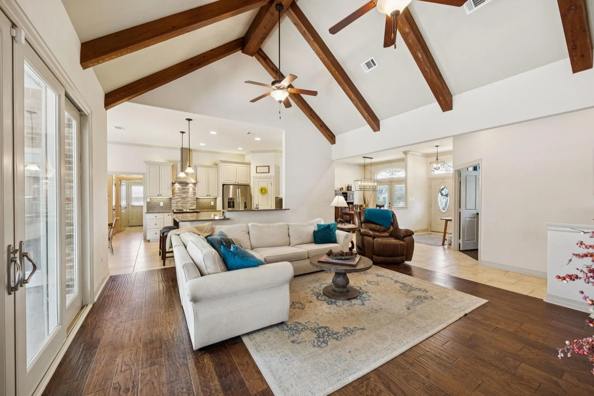 Single Family Residence For Sale in Kaufman County , 101 Beacon Court, Mabank, Texas 75143, 4 Bedroom, 4 Bathroom, 3 Garage spaces, 3,120 Sqft, built in 2014, Price $600,000, mls#21362311, Real Estate Agent in Mabank, Homes For Sale in Kaufman county, Homes For Sale in Mabank, Realtor in Mabank Texas, Real Estate Brokerage Independent Realty Texas, Luminita Cordes Realtor