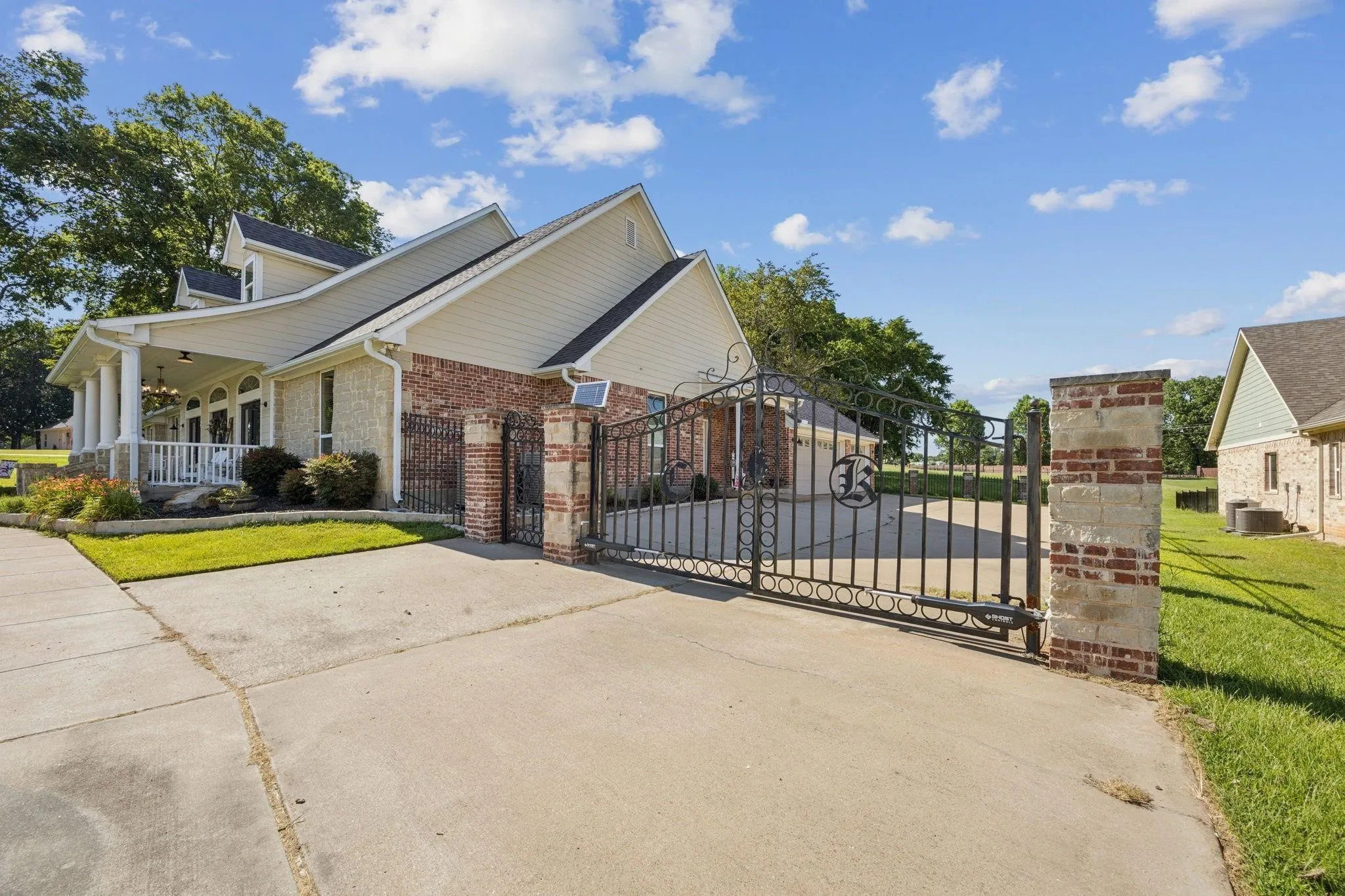 Single Family Residence For Sale in Kaufman County , 101 Beacon Court, Mabank, Texas 75143, 4 Bedroom, 4 Bathroom, 3 Garage spaces, 3,120 Sqft, built in 2014, Price $600,000, mls#21362311, Real Estate Agent in Mabank, Homes For Sale in Kaufman county, Homes For Sale in Mabank, Realtor in Mabank Texas, Real Estate Brokerage Independent Realty Texas, Luminita Cordes Realtor