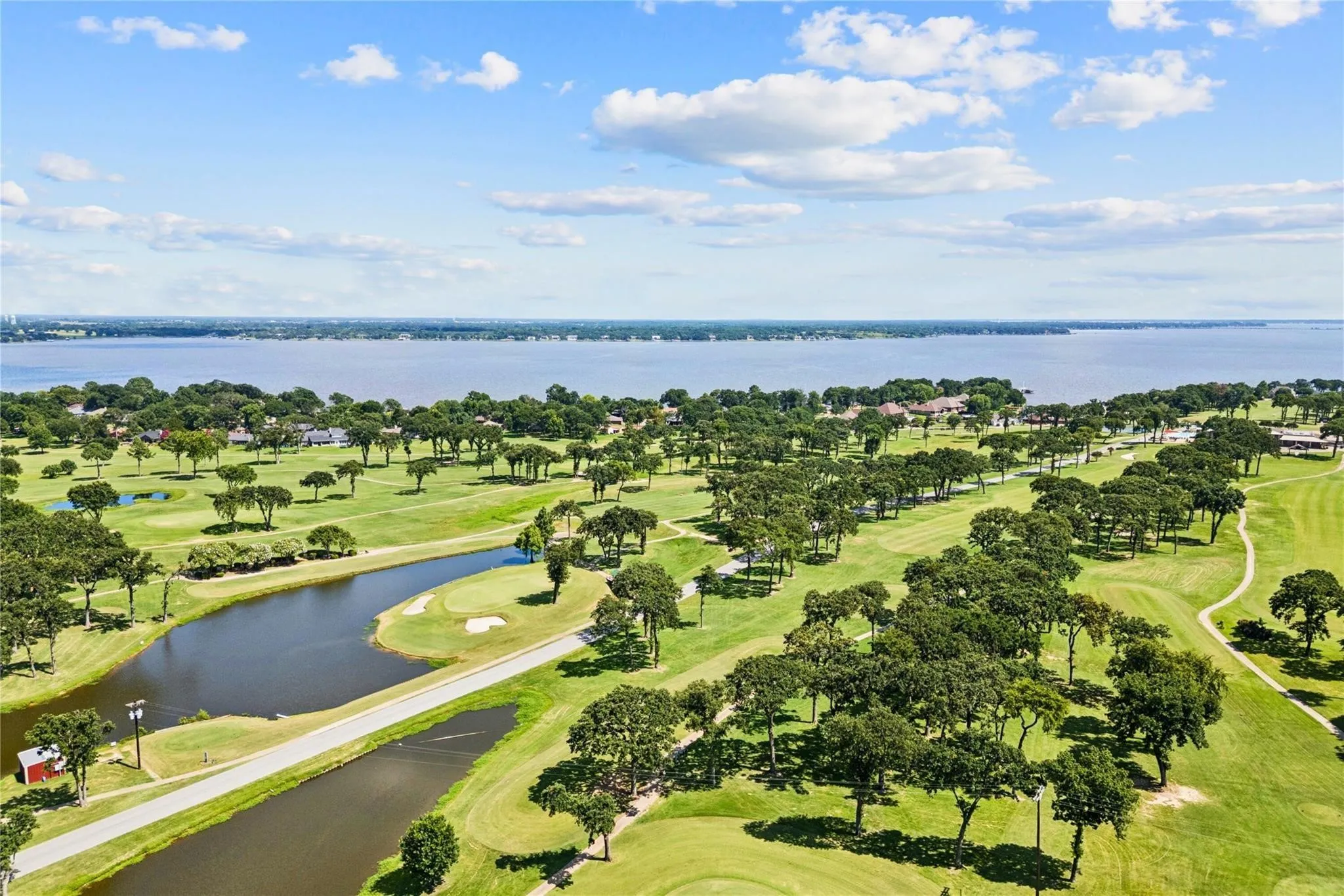 Single Family Residence For Sale in Kaufman County , 101 Beacon Court, Mabank, Texas 75143, 4 Bedroom, 4 Bathroom, 3 Garage spaces, 3,120 Sqft, built in 2014, Price $600,000, mls#21362311, Real Estate Agent in Mabank, Homes For Sale in Kaufman county, Homes For Sale in Mabank, Realtor in Mabank Texas, Real Estate Brokerage Independent Realty Texas, Luminita Cordes Realtor