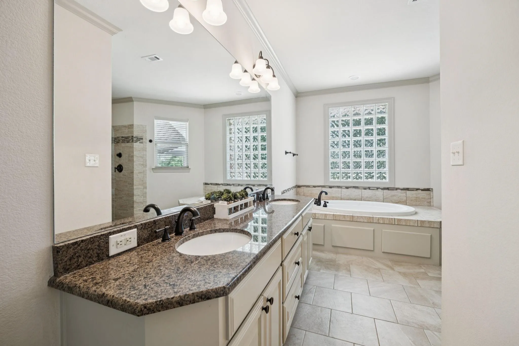 Single Family Residence For Sale in Kaufman County , 101 Beacon Court, Mabank, Texas 75143, 4 Bedroom, 4 Bathroom, 3 Garage spaces, 3,120 Sqft, built in 2014, Price $600,000, mls#21362311, Real Estate Agent in Mabank, Homes For Sale in Kaufman county, Homes For Sale in Mabank, Realtor in Mabank Texas, Real Estate Brokerage Independent Realty Texas, Luminita Cordes Realtor