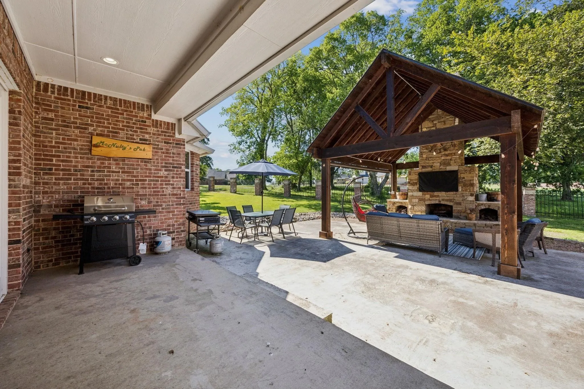 Single Family Residence For Sale in Kaufman County , 101 Beacon Court, Mabank, Texas 75143, 4 Bedroom, 4 Bathroom, 3 Garage spaces, 3,120 Sqft, built in 2014, Price $600,000, mls#21362311, Real Estate Agent in Mabank, Homes For Sale in Kaufman county, Homes For Sale in Mabank, Realtor in Mabank Texas, Real Estate Brokerage Independent Realty Texas, Luminita Cordes Realtor