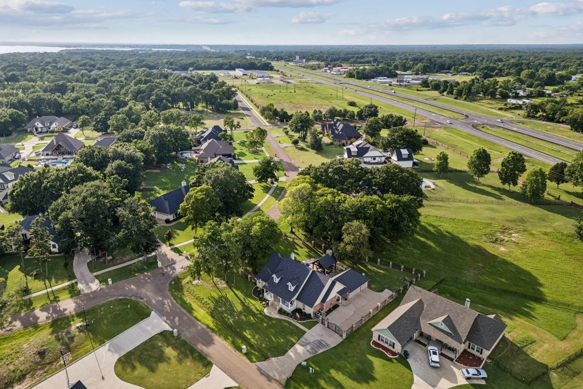 Single Family Residence For Sale in Kaufman County , 101 Beacon Court, Mabank, Texas 75143, 4 Bedroom, 4 Bathroom, 3 Garage spaces, 3,120 Sqft, built in 2014, Price $600,000, mls#21362311, Real Estate Agent in Mabank, Homes For Sale in Kaufman county, Homes For Sale in Mabank, Realtor in Mabank Texas, Real Estate Brokerage Independent Realty Texas, Luminita Cordes Realtor
