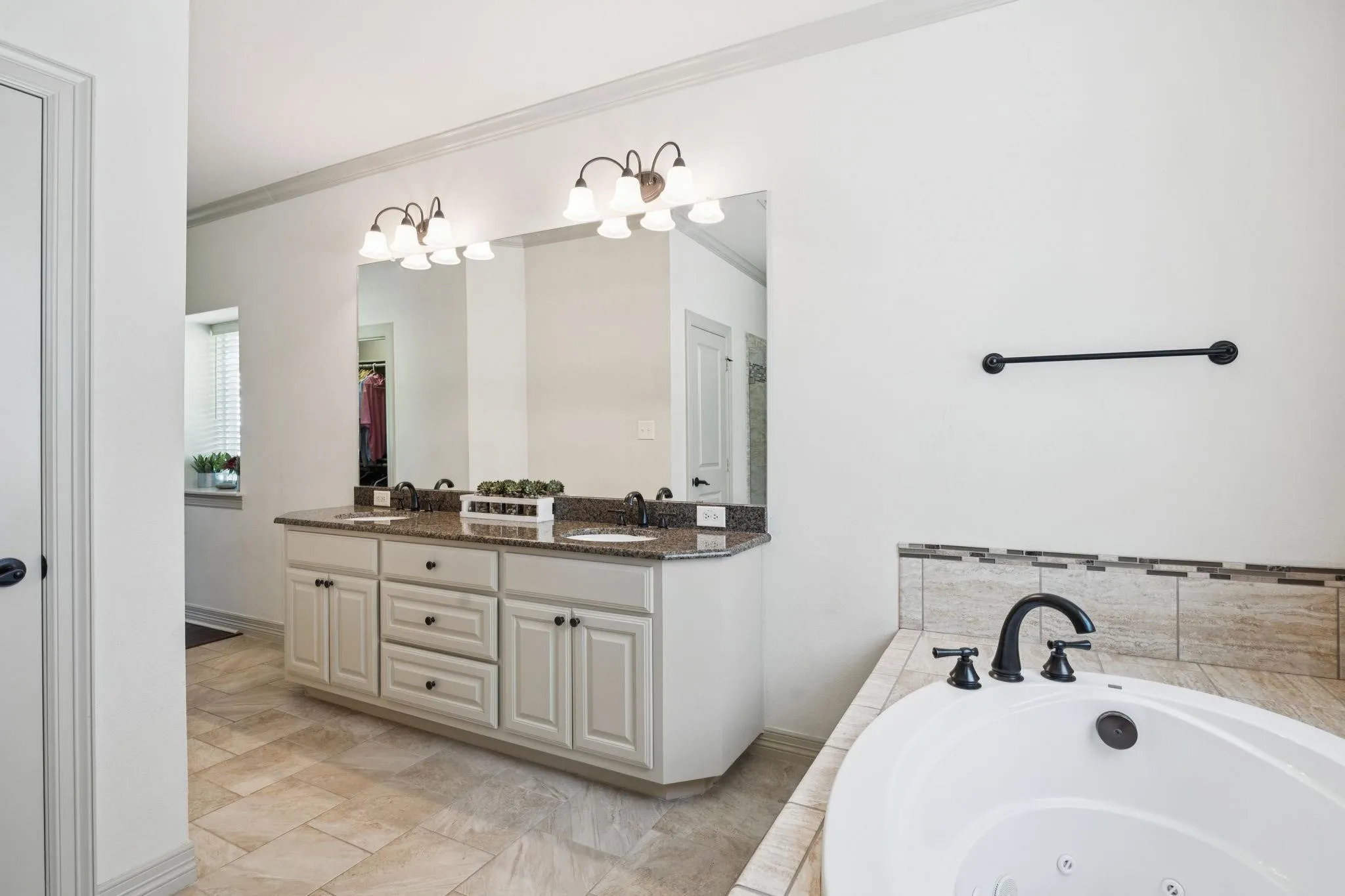 Single Family Residence For Sale in Kaufman County , 101 Beacon Court, Mabank, Texas 75143, 4 Bedroom, 4 Bathroom, 3 Garage spaces, 3,120 Sqft, built in 2014, Price $600,000, mls#21362311, Real Estate Agent in Mabank, Homes For Sale in Kaufman county, Homes For Sale in Mabank, Realtor in Mabank Texas, Real Estate Brokerage Independent Realty Texas, Luminita Cordes Realtor