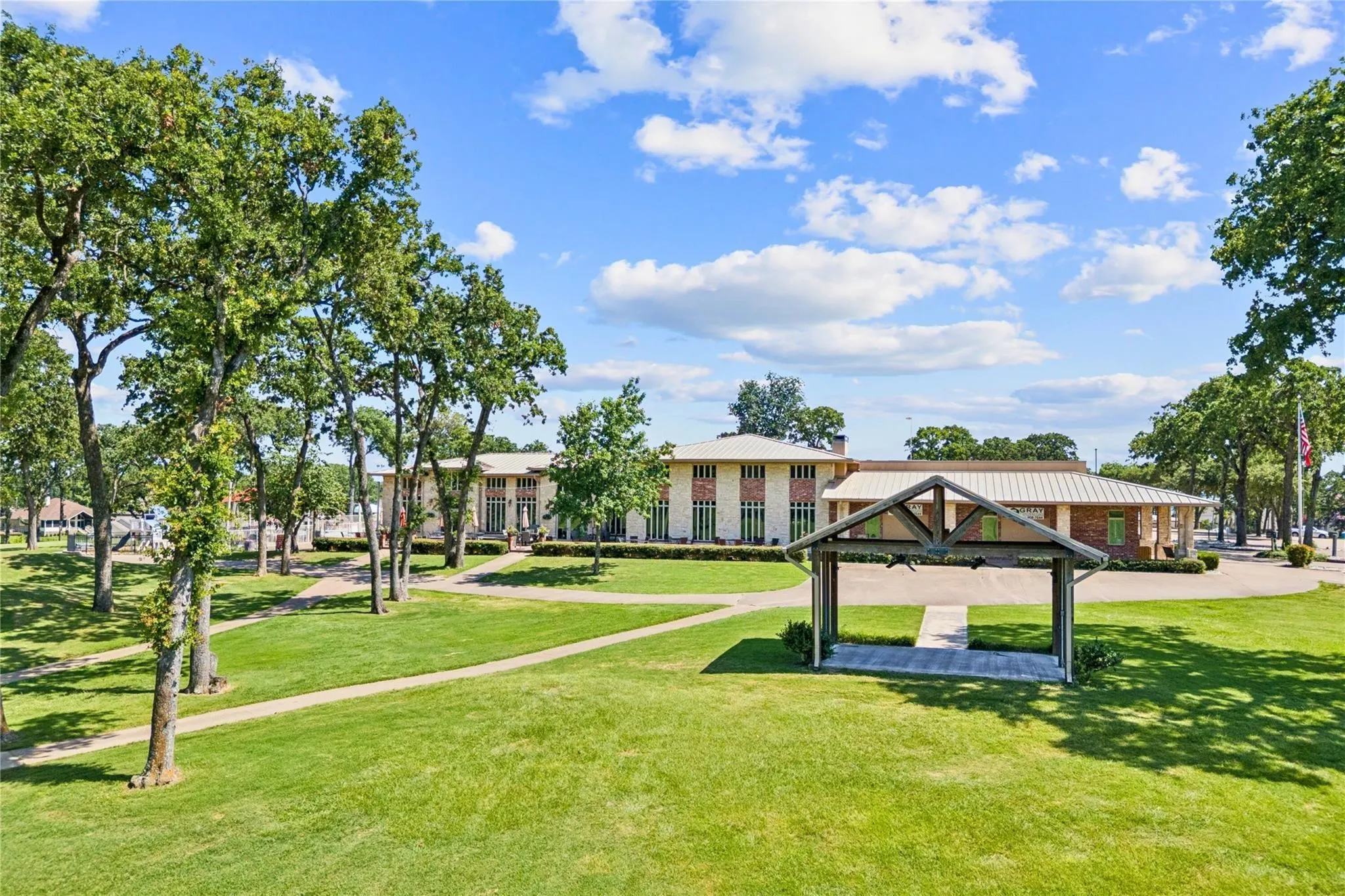 Single Family Residence For Sale in Kaufman County , 101 Beacon Court, Mabank, Texas 75143, 4 Bedroom, 4 Bathroom, 3 Garage spaces, 3,120 Sqft, built in 2014, Price $600,000, mls#21362311, Real Estate Agent in Mabank, Homes For Sale in Kaufman county, Homes For Sale in Mabank, Realtor in Mabank Texas, Real Estate Brokerage Independent Realty Texas, Luminita Cordes Realtor