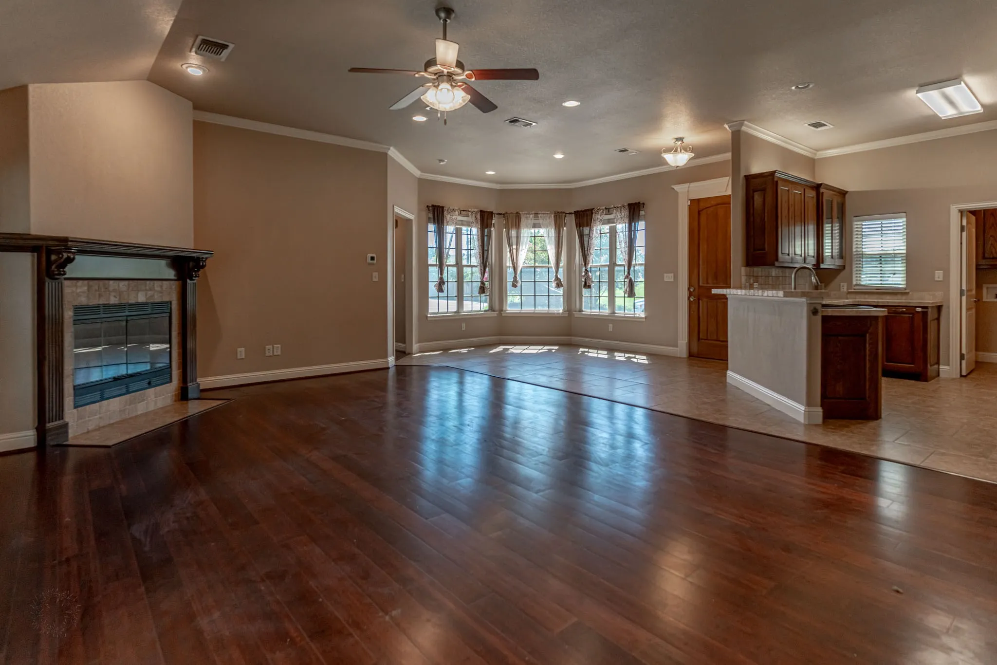 Single Family Residence For Rent in Hood County , 1200 Chaparral Lane, Granbury, Texas 76048, 3 Bedroom, 2 Bathroom, 2 Garage spaces, 1,777 Sqft, built in 2009, mls#21363067, Real Estate Agent in Granbury, Homes For Rent in Hood county, Homes For Rent in Granbury, Realtor in Granbury Texas, Real Estate Brokerage Independent Realty Texas, Luminita Cordes Realtor