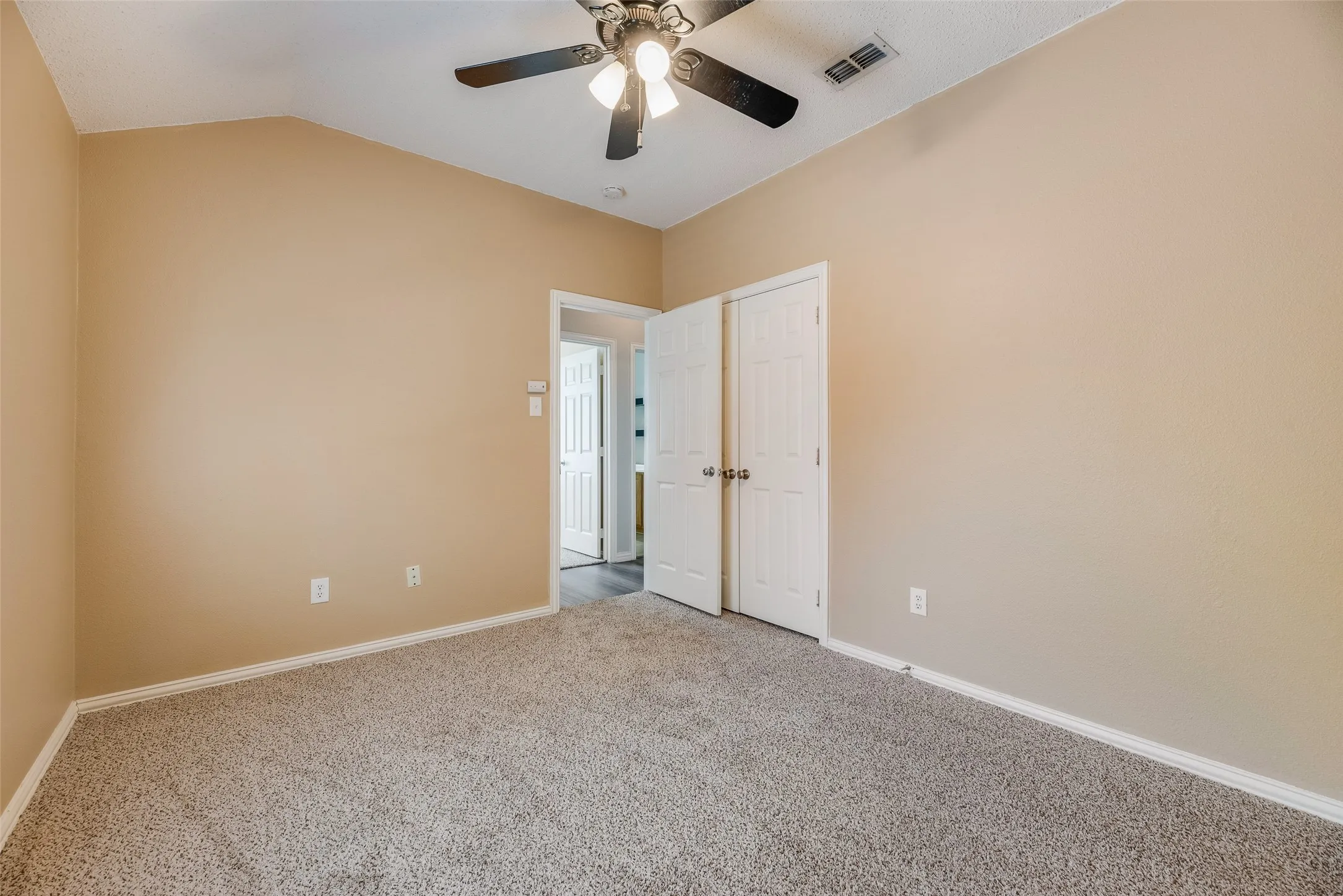 Single Family Residence For Sale in Collin County , 8806 Oakwood Lane, Frisco, Texas 75035, 3 Bedroom, 2 Bathroom, 2 Garage spaces, 1,746 Sqft, built in 1997, mls#21363070, Real Estate Agent in Frisco, Homes For Sale in Collin county, Homes For Sale in Frisco, Realtor in Frisco Texas, Real Estate Brokerage Independent Realty Texas, Luminita Cordes Realtor