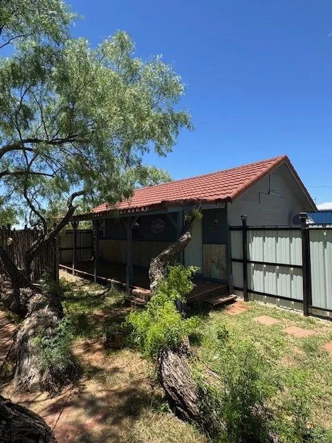 Apartment For Rent in Taylor County , 648 Fm 126 Apt A, Merkel, Texas 79536, 1 Bedroom, 1 Bathroom, Garage spaces, 600 Sqft, built in 1938, mls#21363077, Real Estate Agent in Merkel, Homes For Rent in Taylor county, Homes For Rent in Merkel, Realtor in Merkel Texas, Real Estate Brokerage Independent Realty Texas, Luminita Cordes Realtor