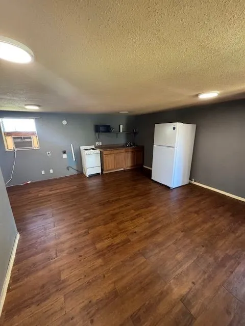 Apartment For Rent in Taylor County , 648 Fm 126 Apt A, Merkel, Texas 79536, 1 Bedroom, 1 Bathroom, Garage spaces, 600 Sqft, built in 1938, mls#21363077, Real Estate Agent in Merkel, Homes For Rent in Taylor county, Homes For Rent in Merkel, Realtor in Merkel Texas, Real Estate Brokerage Independent Realty Texas, Luminita Cordes Realtor