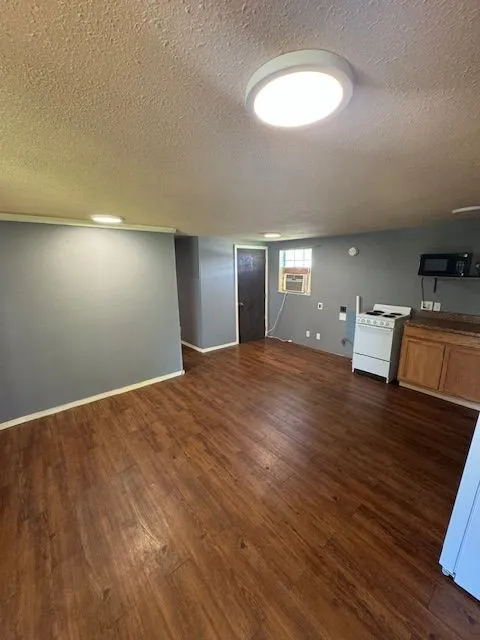 Apartment For Rent in Taylor County , 648 Fm 126 Apt A, Merkel, Texas 79536, 1 Bedroom, 1 Bathroom, Garage spaces, 600 Sqft, built in 1938, mls#21363077, Real Estate Agent in Merkel, Homes For Rent in Taylor county, Homes For Rent in Merkel, Realtor in Merkel Texas, Real Estate Brokerage Independent Realty Texas, Luminita Cordes Realtor