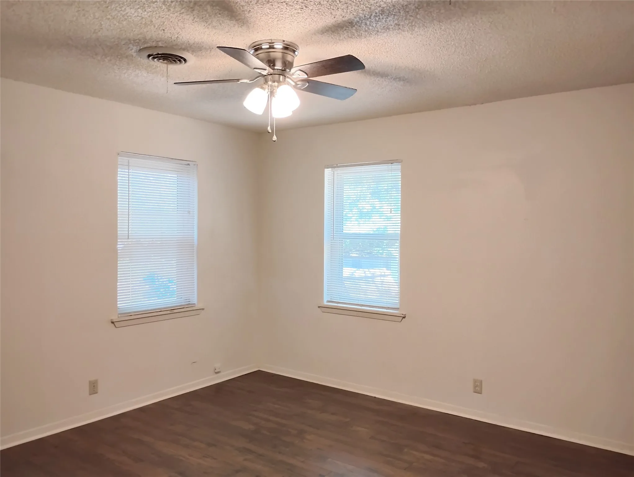 Single Family Residence For Sale in Grayson County , 2922 Stafford Drive, Denison, Texas 75020, 3 Bedroom, 2 Bathroom, 1 Garage spaces, 1,374 Sqft, built in 1965, mls#21362193, Real Estate Agent in Denison, Homes For Sale in Grayson county, Homes For Sale in Denison, Realtor in Denison Texas, Real Estate Brokerage Independent Realty Texas, Luminita Cordes Realtor