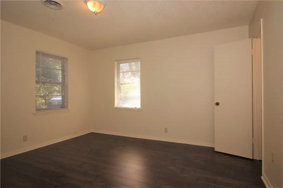 Single Family Residence For Sale in Grayson County , 2922 Stafford Drive, Denison, Texas 75020, 3 Bedroom, 2 Bathroom, 1 Garage spaces, 1,374 Sqft, built in 1965, mls#21362193, Real Estate Agent in Denison, Homes For Sale in Grayson county, Homes For Sale in Denison, Realtor in Denison Texas, Real Estate Brokerage Independent Realty Texas, Luminita Cordes Realtor