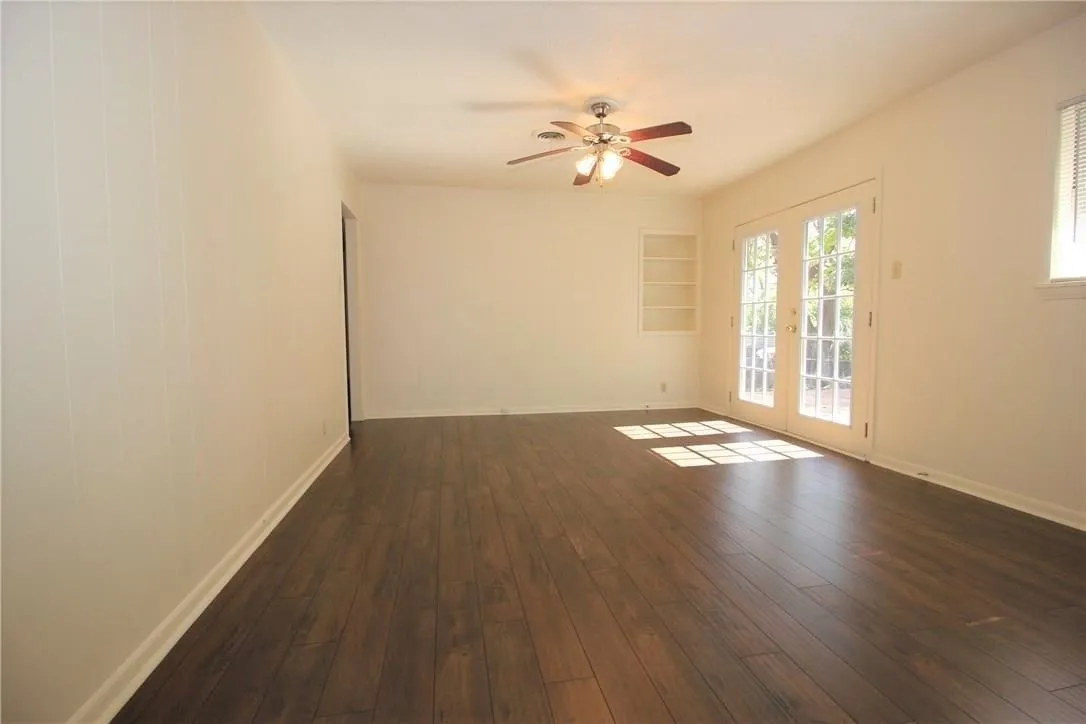 Single Family Residence For Sale in Grayson County , 2922 Stafford Drive, Denison, Texas 75020, 3 Bedroom, 2 Bathroom, 1 Garage spaces, 1,374 Sqft, built in 1965, mls#21362193, Real Estate Agent in Denison, Homes For Sale in Grayson county, Homes For Sale in Denison, Realtor in Denison Texas, Real Estate Brokerage Independent Realty Texas, Luminita Cordes Realtor