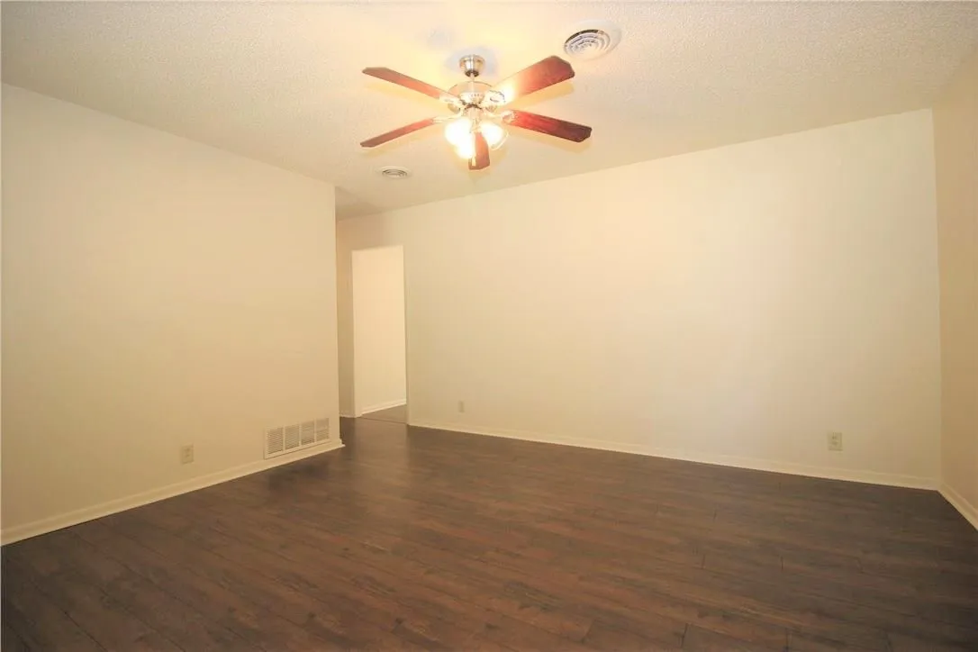 Single Family Residence For Sale in Grayson County , 2922 Stafford Drive, Denison, Texas 75020, 3 Bedroom, 2 Bathroom, 1 Garage spaces, 1,374 Sqft, built in 1965, mls#21362193, Real Estate Agent in Denison, Homes For Sale in Grayson county, Homes For Sale in Denison, Realtor in Denison Texas, Real Estate Brokerage Independent Realty Texas, Luminita Cordes Realtor