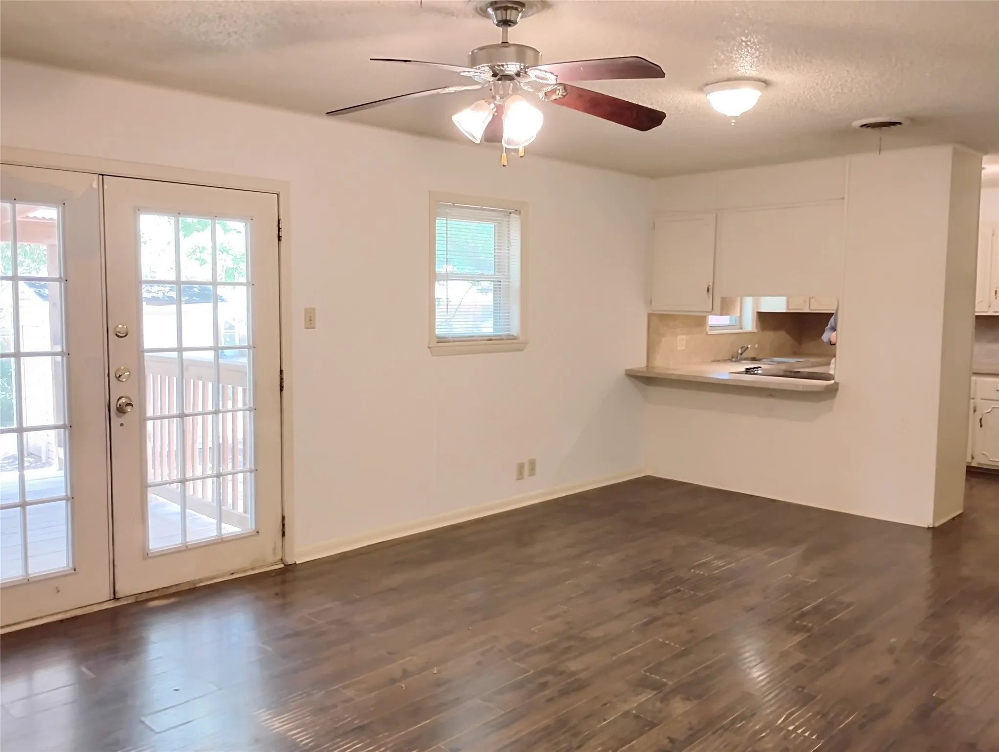 Single Family Residence For Sale in Grayson County , 2922 Stafford Drive, Denison, Texas 75020, 3 Bedroom, 2 Bathroom, 1 Garage spaces, 1,374 Sqft, built in 1965, mls#21362193, Real Estate Agent in Denison, Homes For Sale in Grayson county, Homes For Sale in Denison, Realtor in Denison Texas, Real Estate Brokerage Independent Realty Texas, Luminita Cordes Realtor