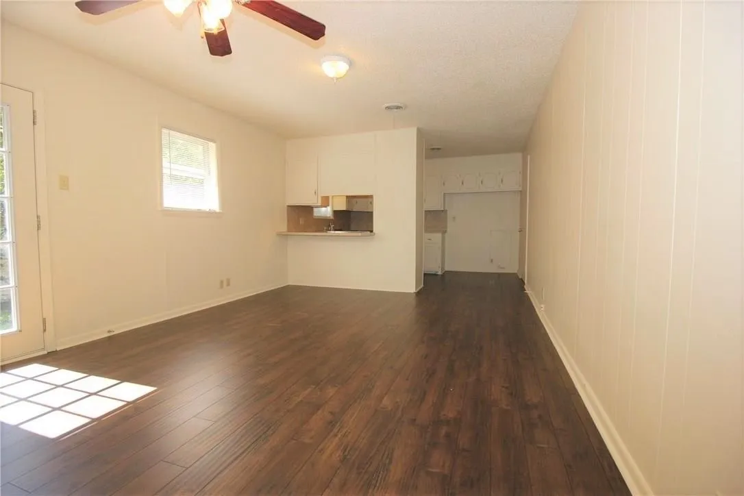 Single Family Residence For Sale in Grayson County , 2922 Stafford Drive, Denison, Texas 75020, 3 Bedroom, 2 Bathroom, 1 Garage spaces, 1,374 Sqft, built in 1965, mls#21362193, Real Estate Agent in Denison, Homes For Sale in Grayson county, Homes For Sale in Denison, Realtor in Denison Texas, Real Estate Brokerage Independent Realty Texas, Luminita Cordes Realtor