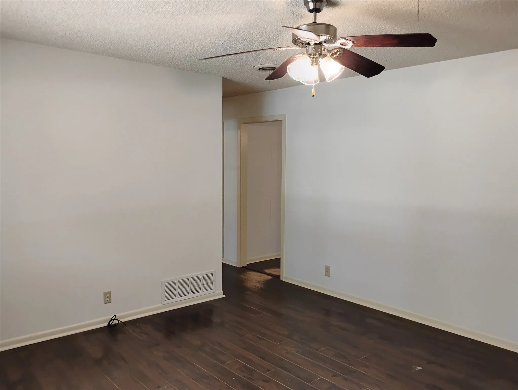 Single Family Residence For Sale in Grayson County , 2922 Stafford Drive, Denison, Texas 75020, 3 Bedroom, 2 Bathroom, 1 Garage spaces, 1,374 Sqft, built in 1965, mls#21362193, Real Estate Agent in Denison, Homes For Sale in Grayson county, Homes For Sale in Denison, Realtor in Denison Texas, Real Estate Brokerage Independent Realty Texas, Luminita Cordes Realtor