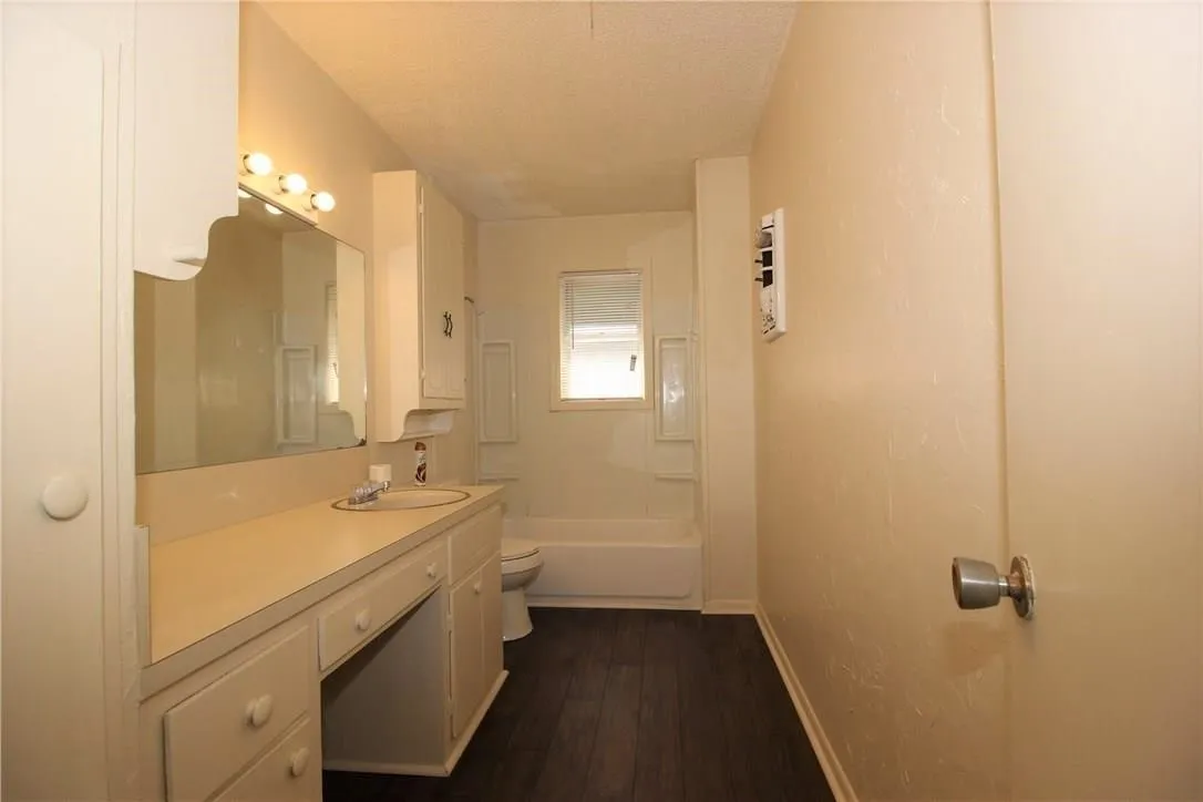 Single Family Residence For Sale in Grayson County , 2922 Stafford Drive, Denison, Texas 75020, 3 Bedroom, 2 Bathroom, 1 Garage spaces, 1,374 Sqft, built in 1965, mls#21362193, Real Estate Agent in Denison, Homes For Sale in Grayson county, Homes For Sale in Denison, Realtor in Denison Texas, Real Estate Brokerage Independent Realty Texas, Luminita Cordes Realtor