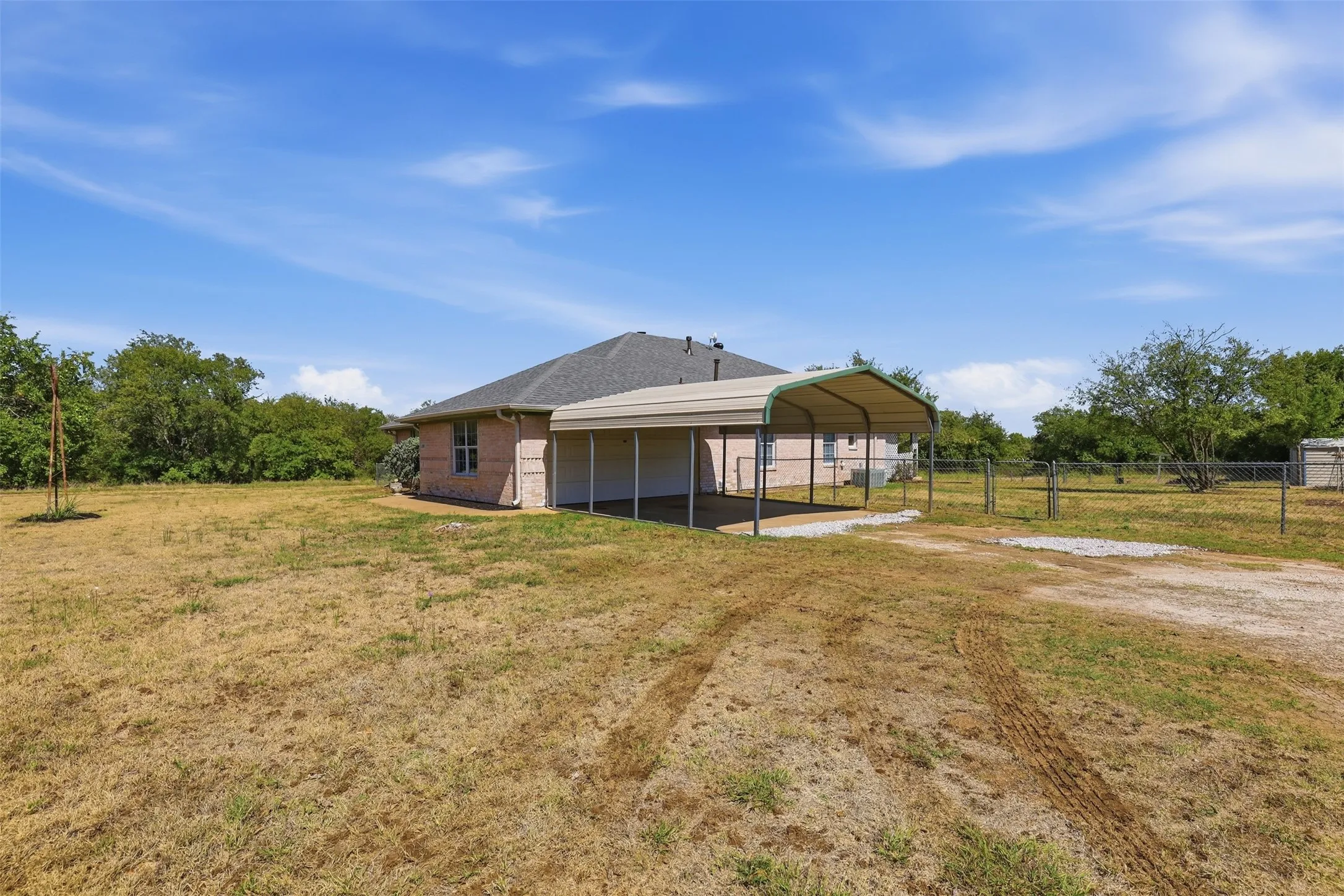 Single Family Residence For Rent in Johnson County , 8400 County Road 1014, Joshua, Texas 76058, 3 Bedroom, 2 Bathroom, 2 Garage spaces, 1,802 Sqft, built in 2002, mls#21354617, Real Estate Agent in Joshua, Homes For Rent in Johnson county, Homes For Rent in Joshua, Realtor in Joshua Texas, Real Estate Brokerage Independent Realty Texas, Luminita Cordes Realtor