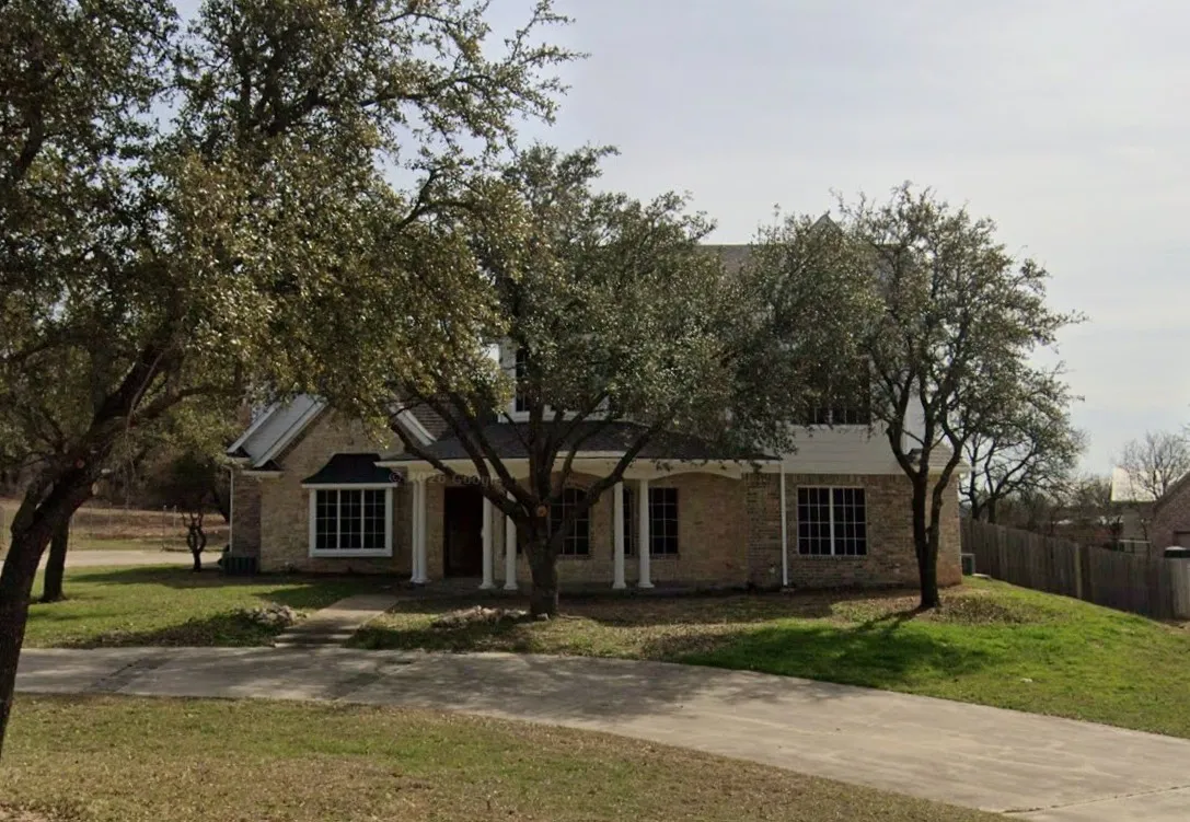 Single Family Residence For Sale in Wise County , 106 Aurora Vista Trail, Aurora, Texas 76078, 4 Bedroom, 4 Bathroom, 3 Garage spaces, 3,202 Sqft, built in 2000, mls#21362984, Real Estate Agent in Aurora, Homes For Sale in Wise county, Homes For Sale in Aurora, Realtor in Aurora Texas, Real Estate Brokerage Independent Realty Texas, Luminita Cordes Realtor