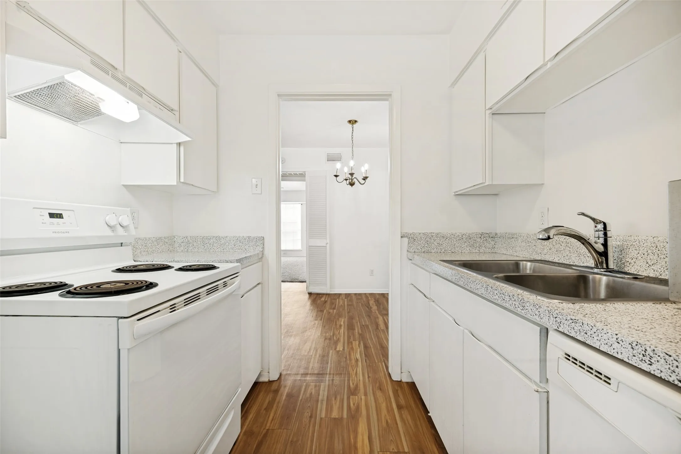 Condominium For Rent in Dallas County , 12888 Montfort Drive G-227, Dallas, Texas 75230, 1 Bedroom, 1 Bathroom, Garage spaces, 693 Sqft, built in 1968, mls#21363091, Real Estate Agent in Dallas, Homes For Rent in Dallas county, Homes For Rent in Dallas, Realtor in Dallas Texas, Real Estate Brokerage Independent Realty Texas, Luminita Cordes Realtor
