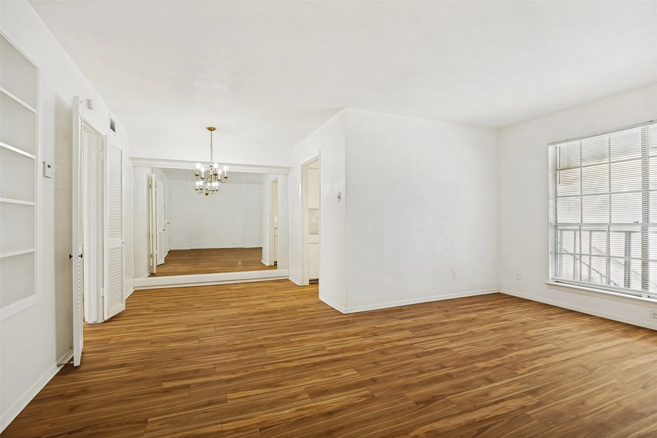 Condominium For Rent in Dallas County , 12888 Montfort Drive G-227, Dallas, Texas 75230, 1 Bedroom, 1 Bathroom, Garage spaces, 693 Sqft, built in 1968, mls#21363091, Real Estate Agent in Dallas, Homes For Rent in Dallas county, Homes For Rent in Dallas, Realtor in Dallas Texas, Real Estate Brokerage Independent Realty Texas, Luminita Cordes Realtor