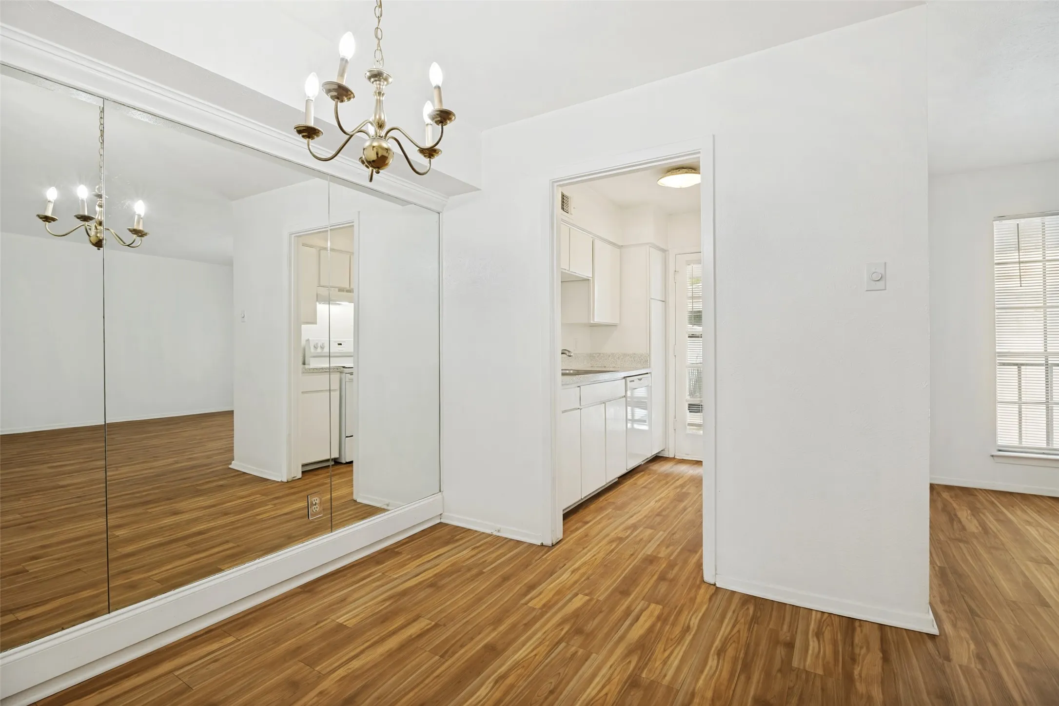 Condominium For Rent in Dallas County , 12888 Montfort Drive G-227, Dallas, Texas 75230, 1 Bedroom, 1 Bathroom, Garage spaces, 693 Sqft, built in 1968, mls#21363091, Real Estate Agent in Dallas, Homes For Rent in Dallas county, Homes For Rent in Dallas, Realtor in Dallas Texas, Real Estate Brokerage Independent Realty Texas, Luminita Cordes Realtor