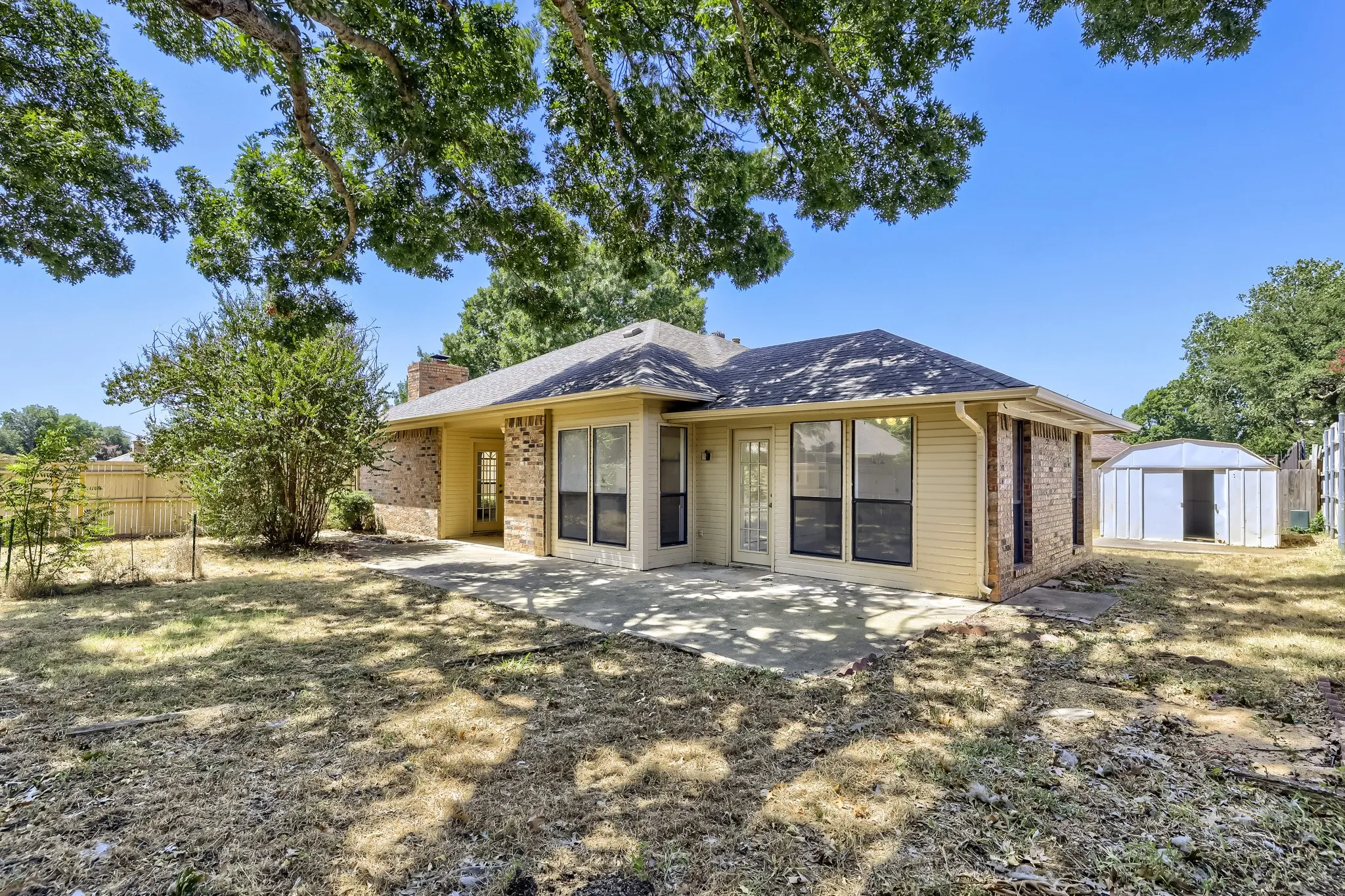 Single Family Residence For Sale in Denton County , 2212 Oak Bluff Drive, Flower Mound, Texas 75028, 3 Bedroom, 2 Bathroom, 2 Garage spaces, 1,681 Sqft, built in 1984, mls#21359493, Real Estate Agent in Flower Mound, Homes For Sale in Denton county, Homes For Sale in Flower Mound, Realtor in Flower Mound Texas, Real Estate Brokerage Independent Realty Texas, Luminita Cordes Realtor
